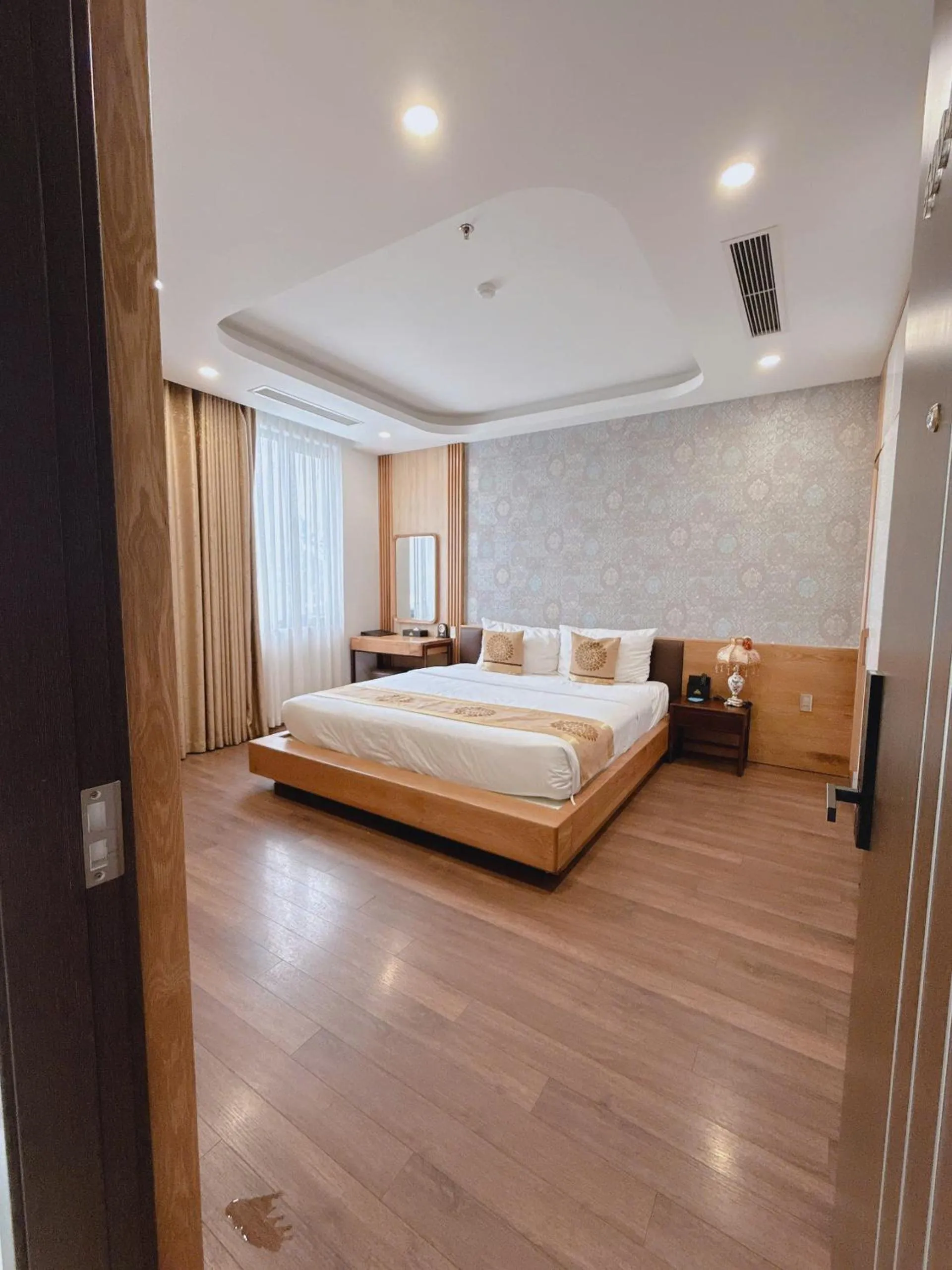 Bed in Queen Hotel Hoàng Gia