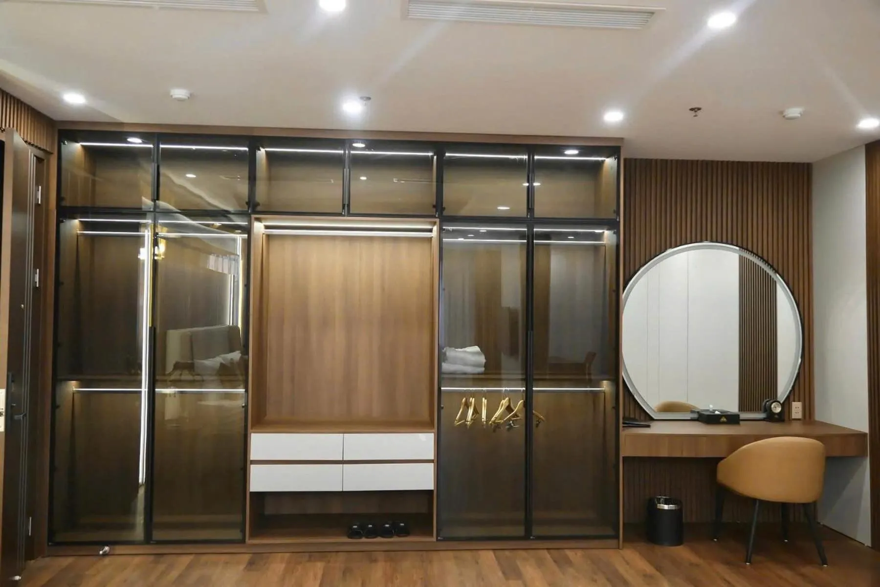 Queen Hotel Hoàng Gia