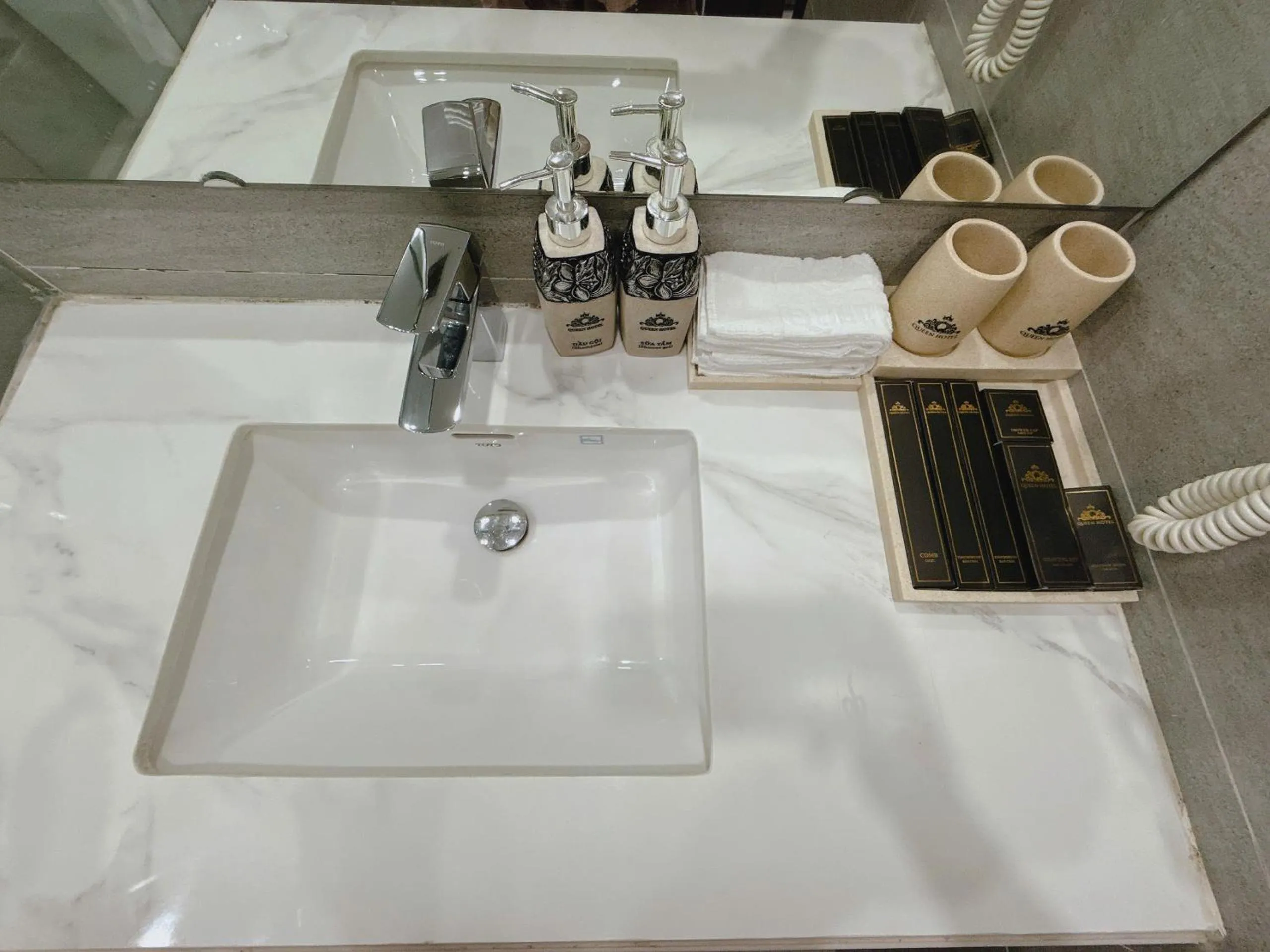 Queen Hotel Hoàng Gia