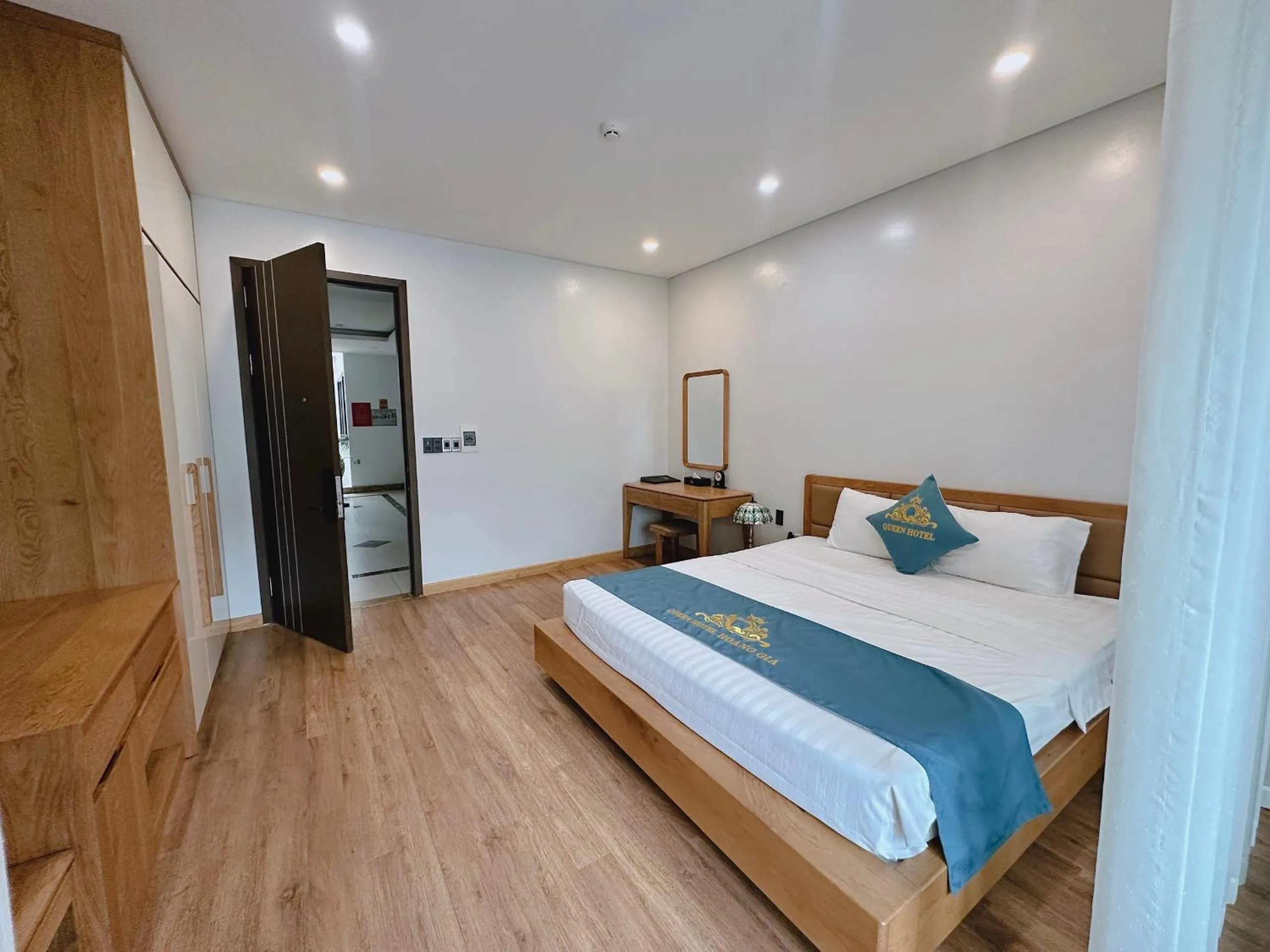 Bed in Queen Hotel Hoàng Gia