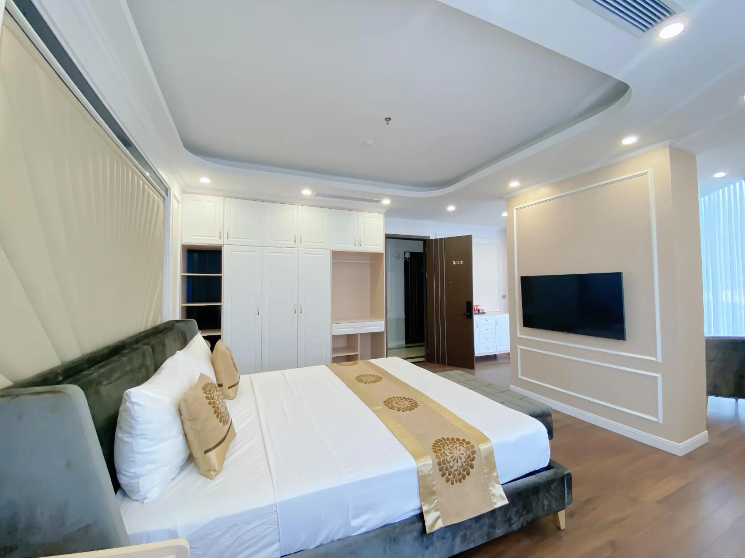 Bed in Queen Hotel Hoàng Gia