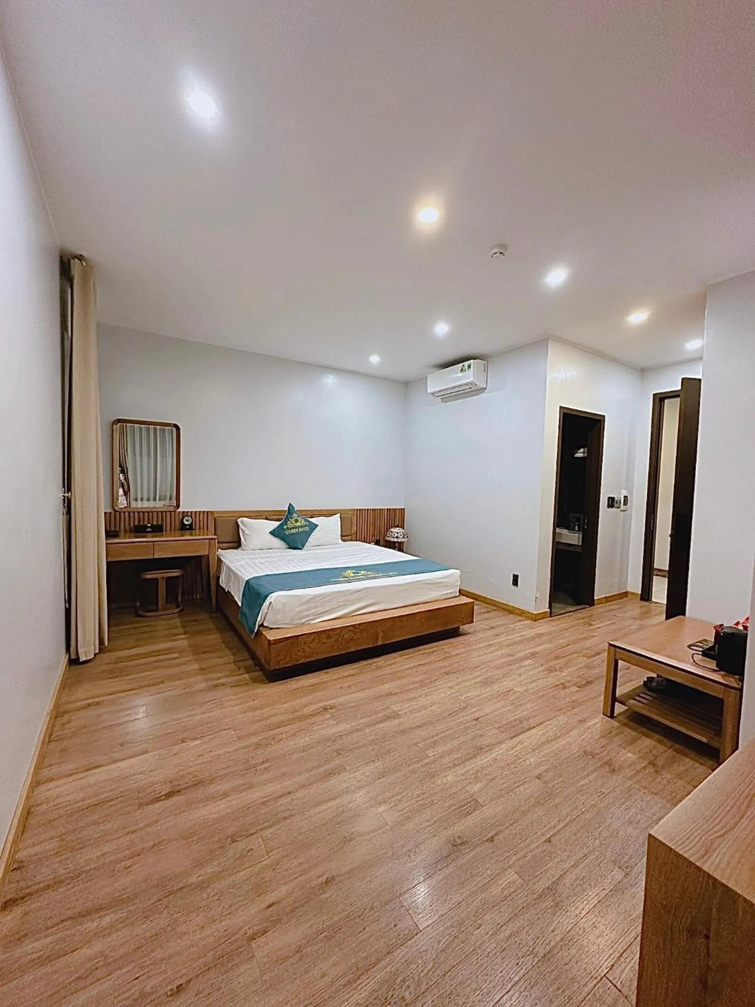 Bed in Queen Hotel Hoàng Gia