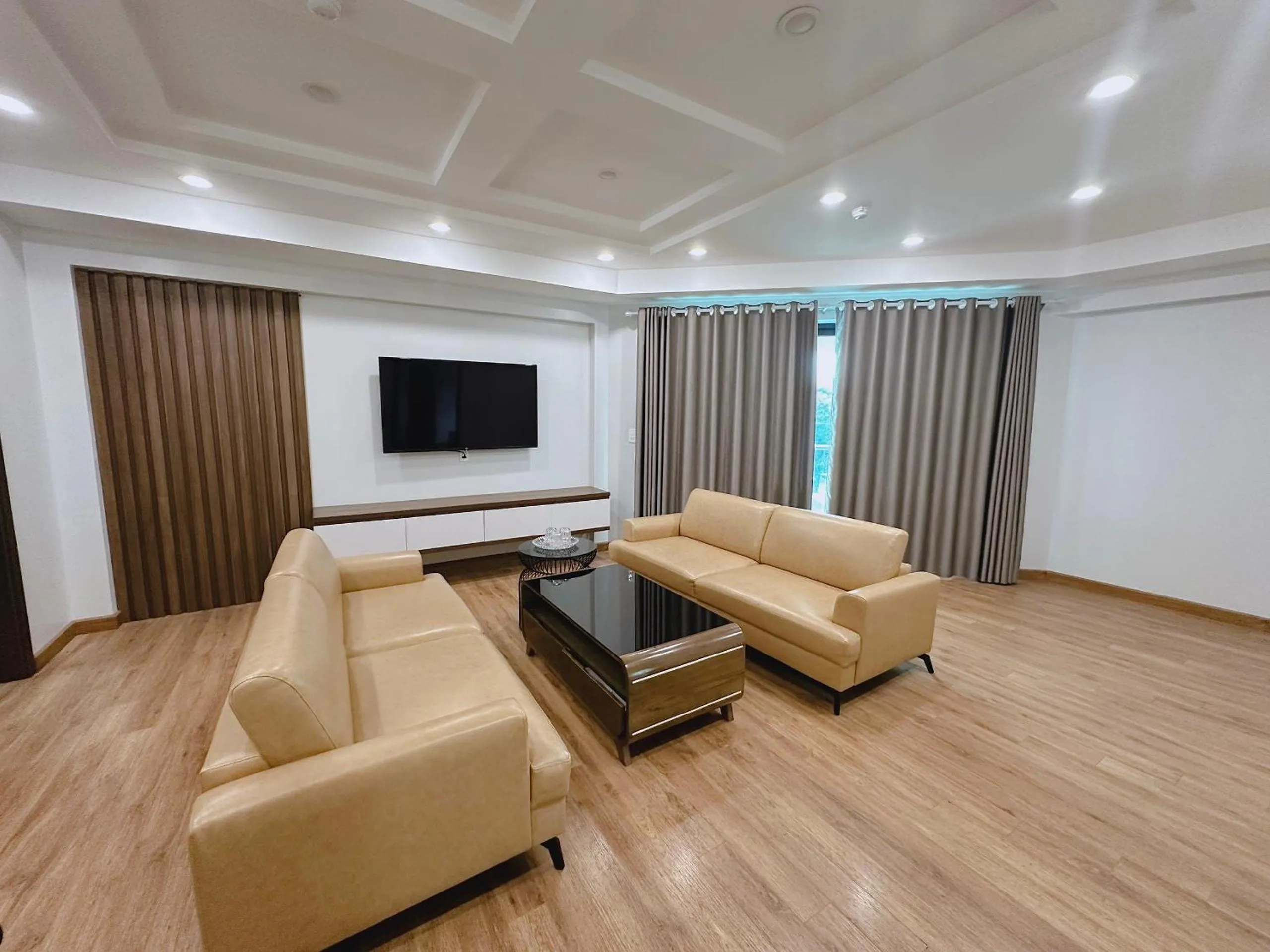 Queen Hotel Hoàng Gia