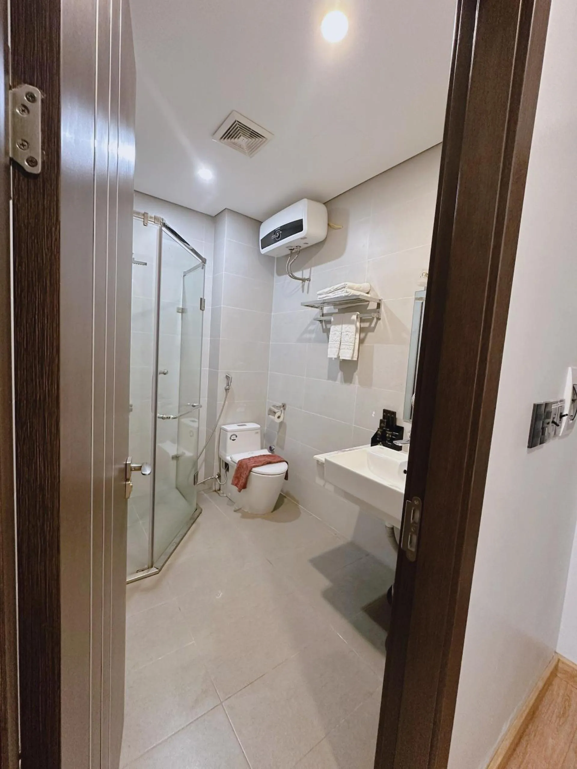 Queen Hotel Hoàng Gia