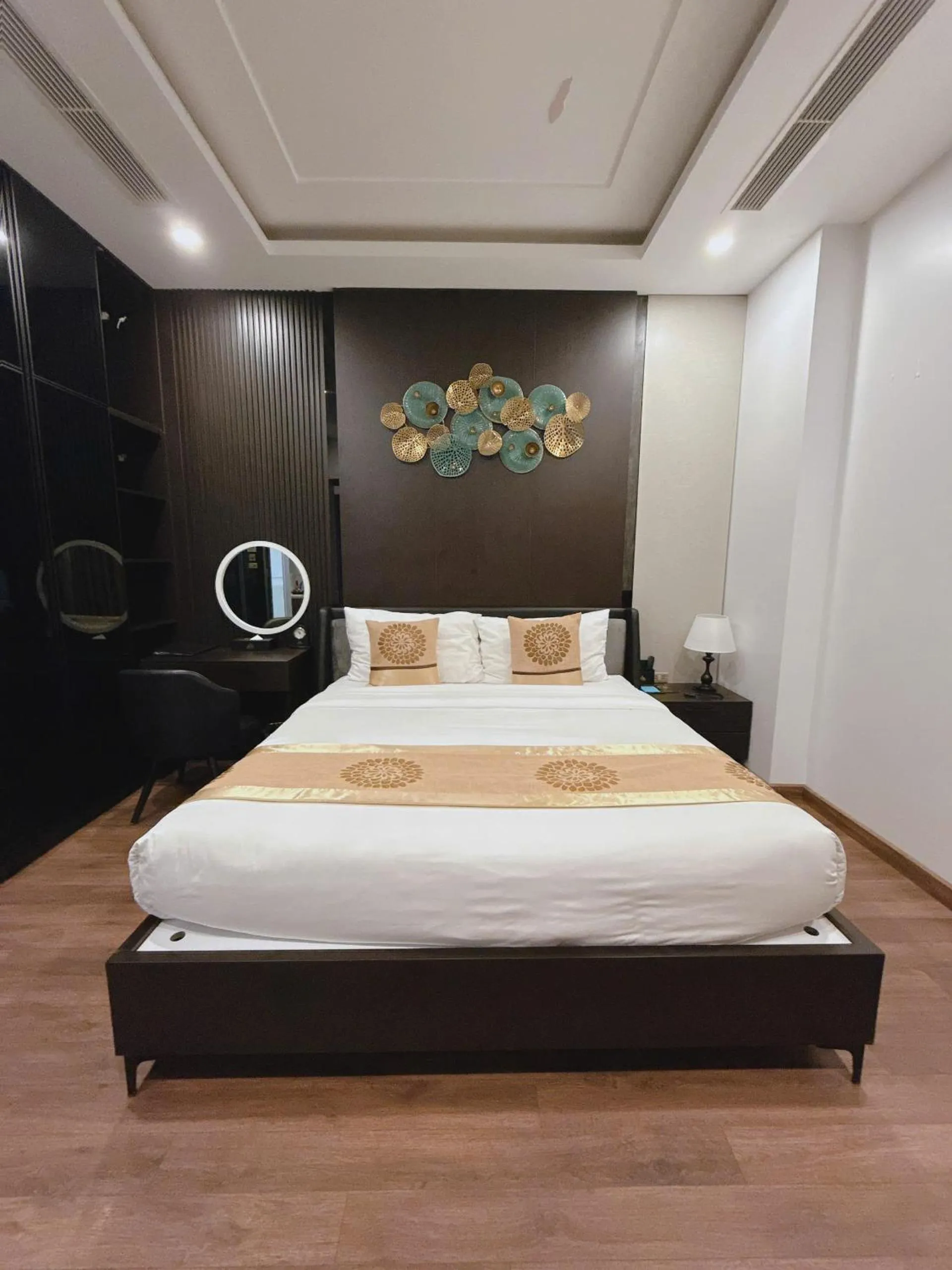 Bed in Queen Hotel Hoàng Gia