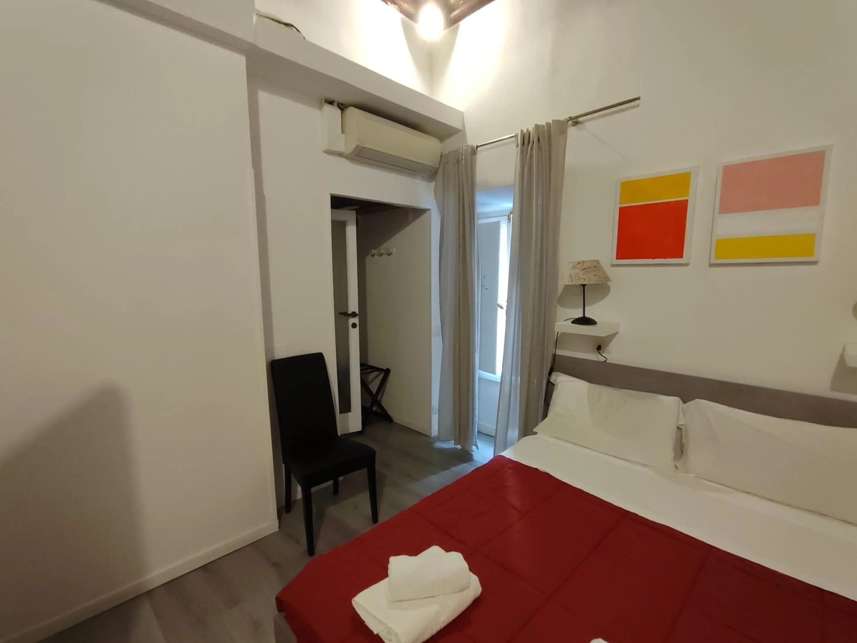 Bed in Giubbonari Street