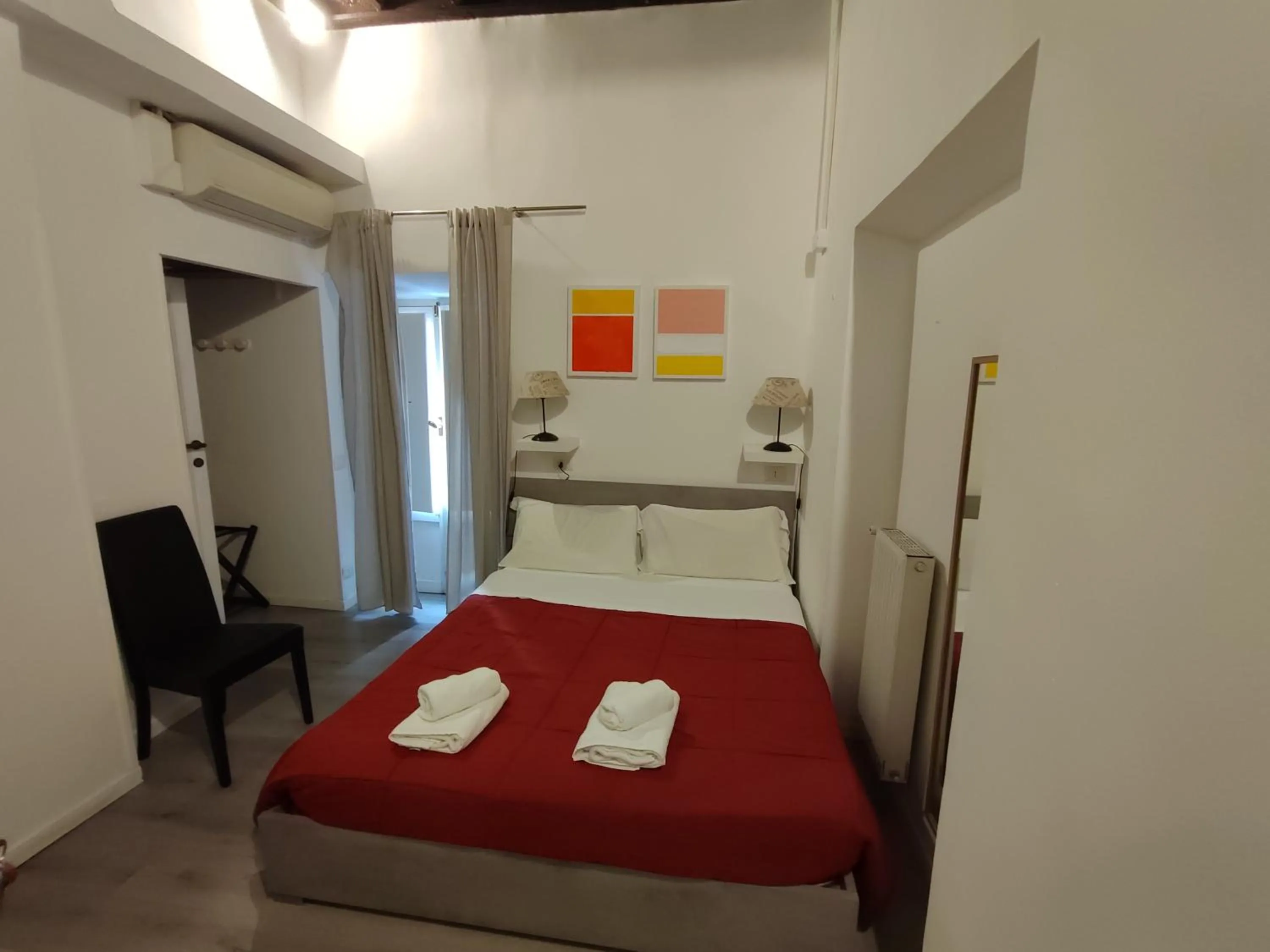 Bed in Giubbonari Street