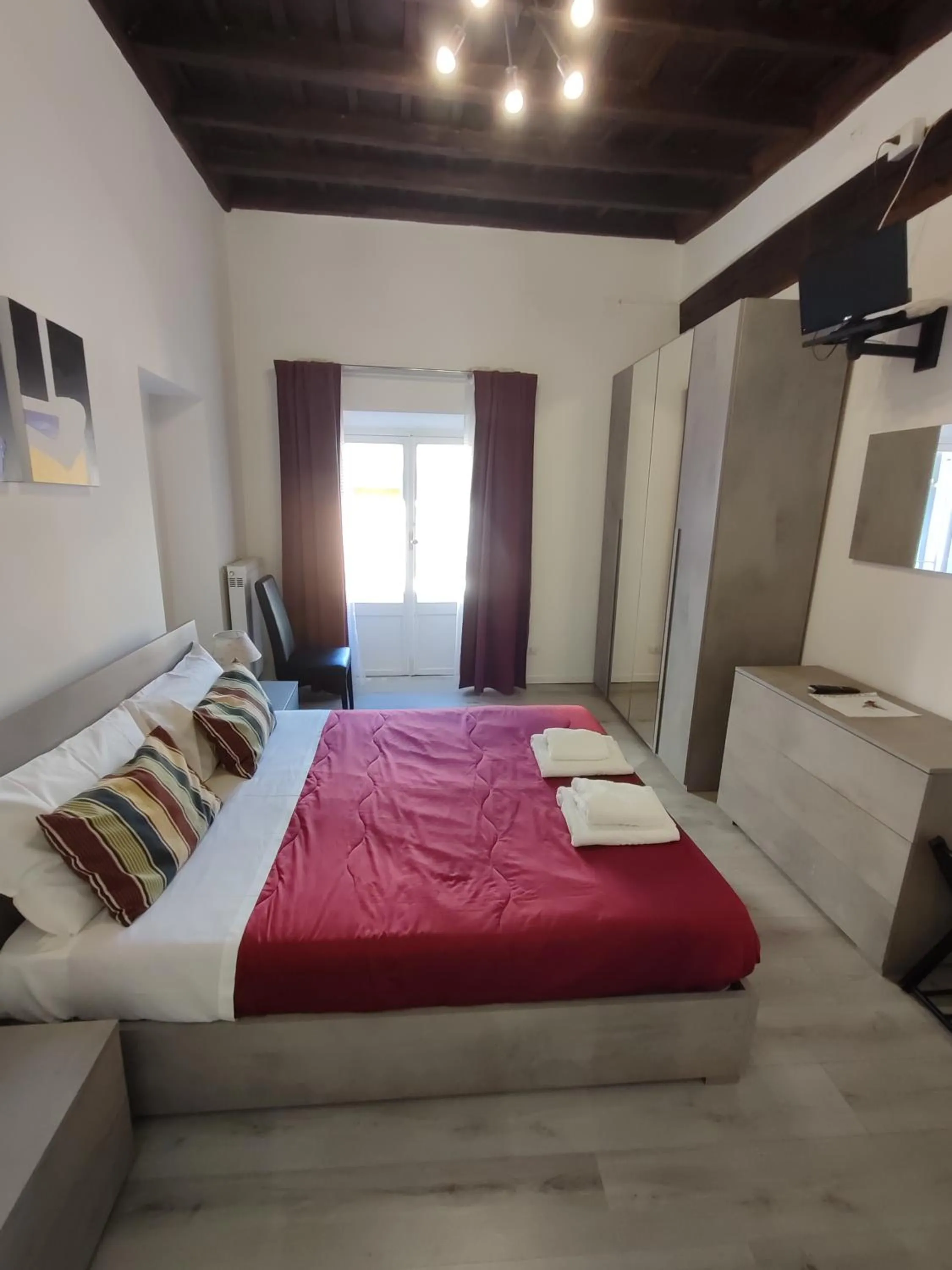 Bed in Giubbonari Street