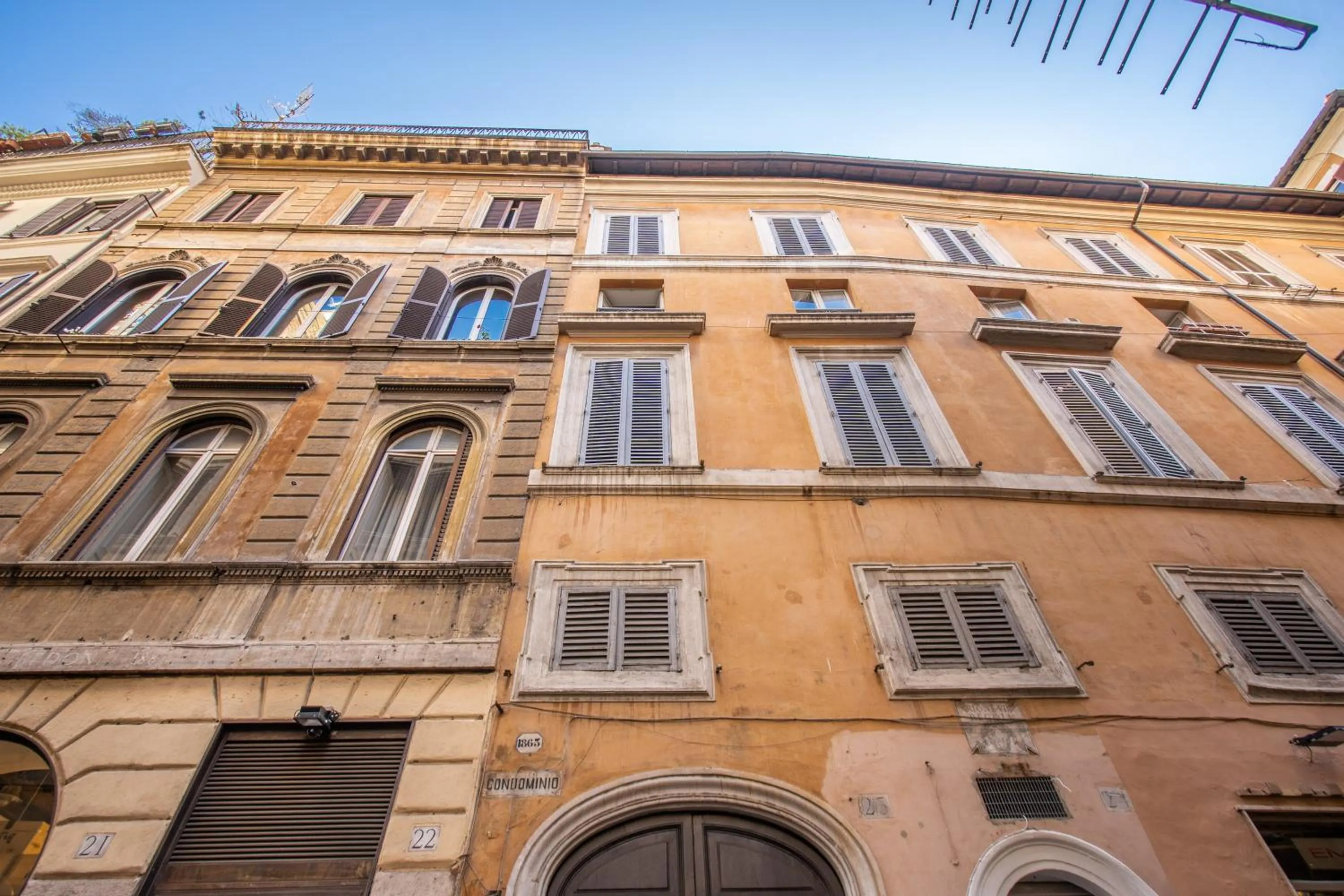 Facade/entrance in Giubbonari Street