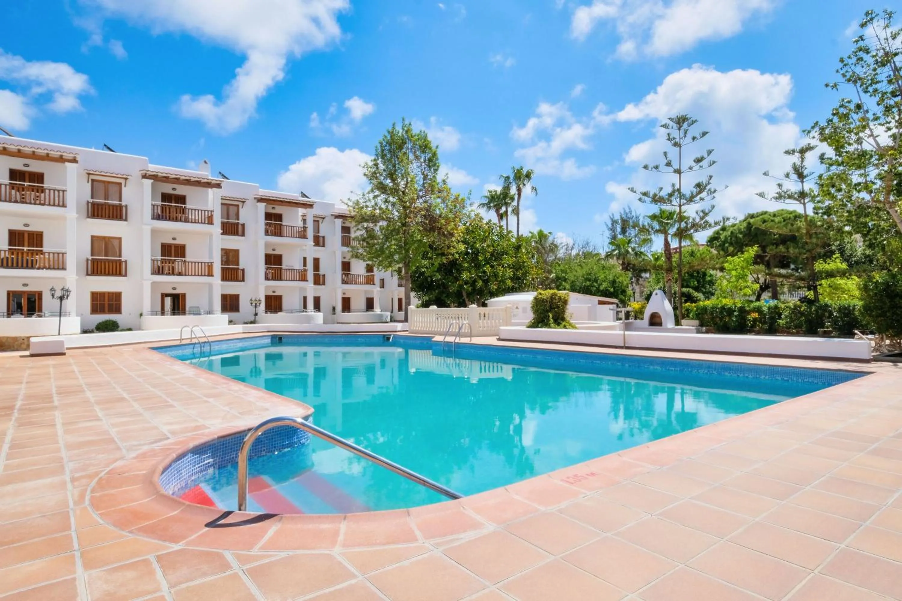 Decorative detail in azuLine Apartamentos Can Sanso