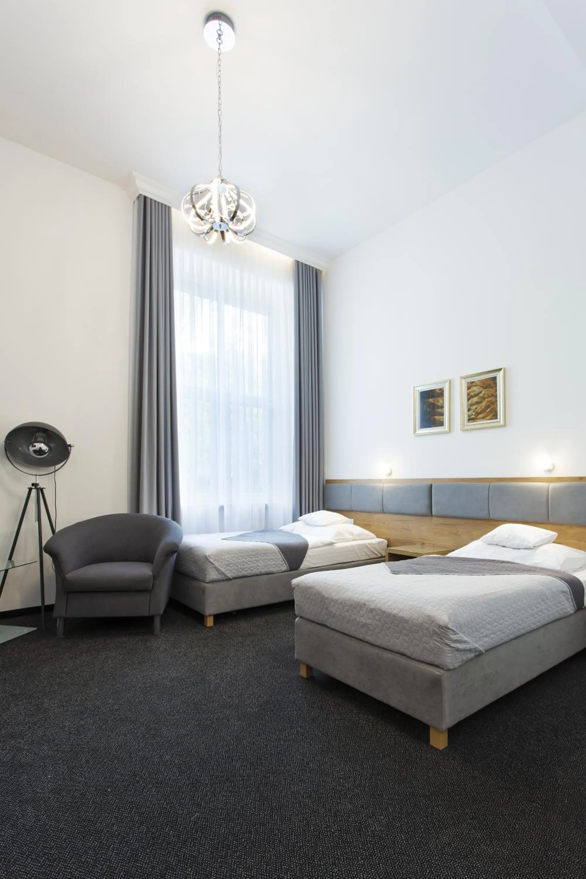 Photo of the whole room, Bed in InterHotel