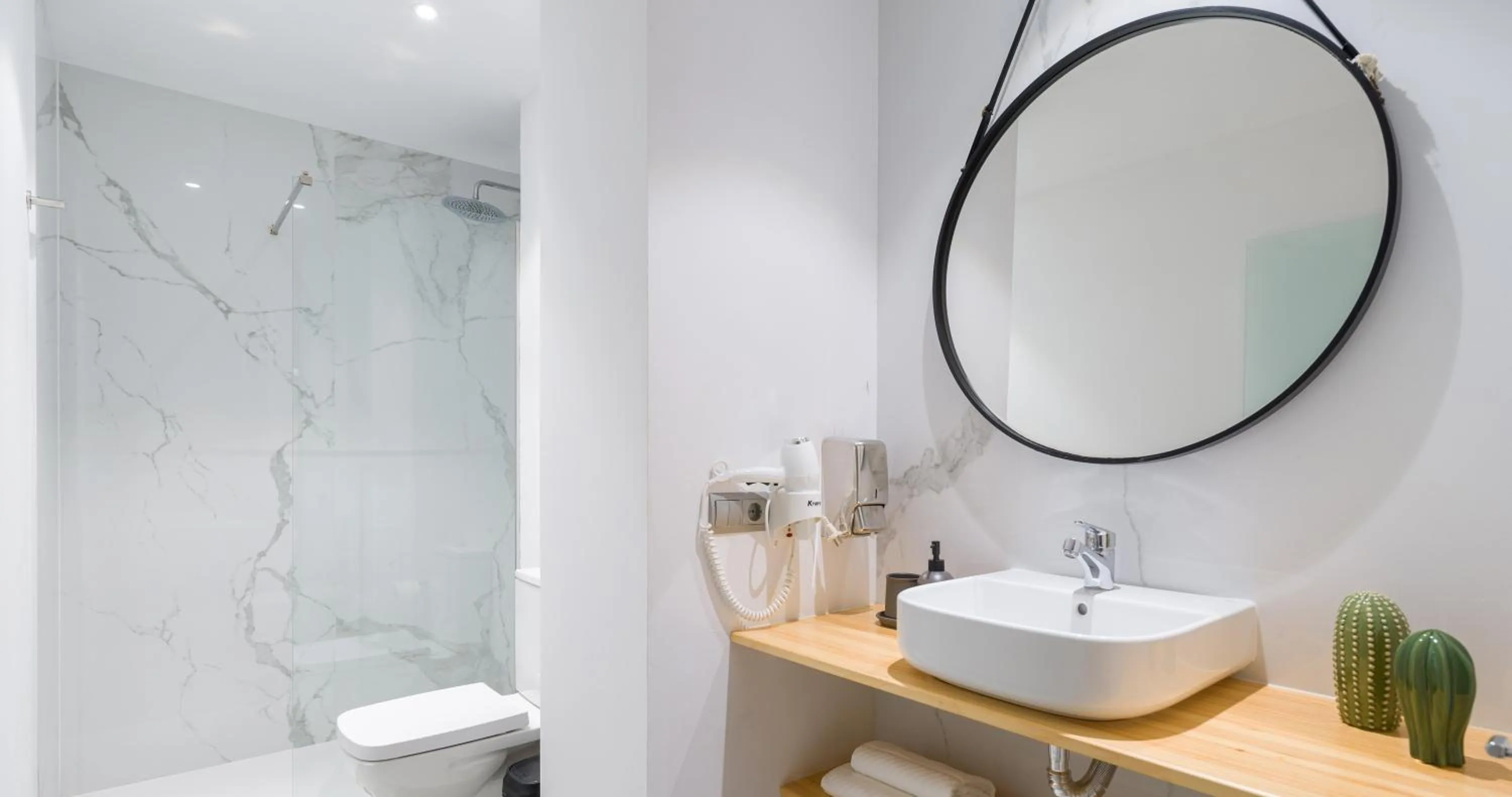 Shower in Tusity One