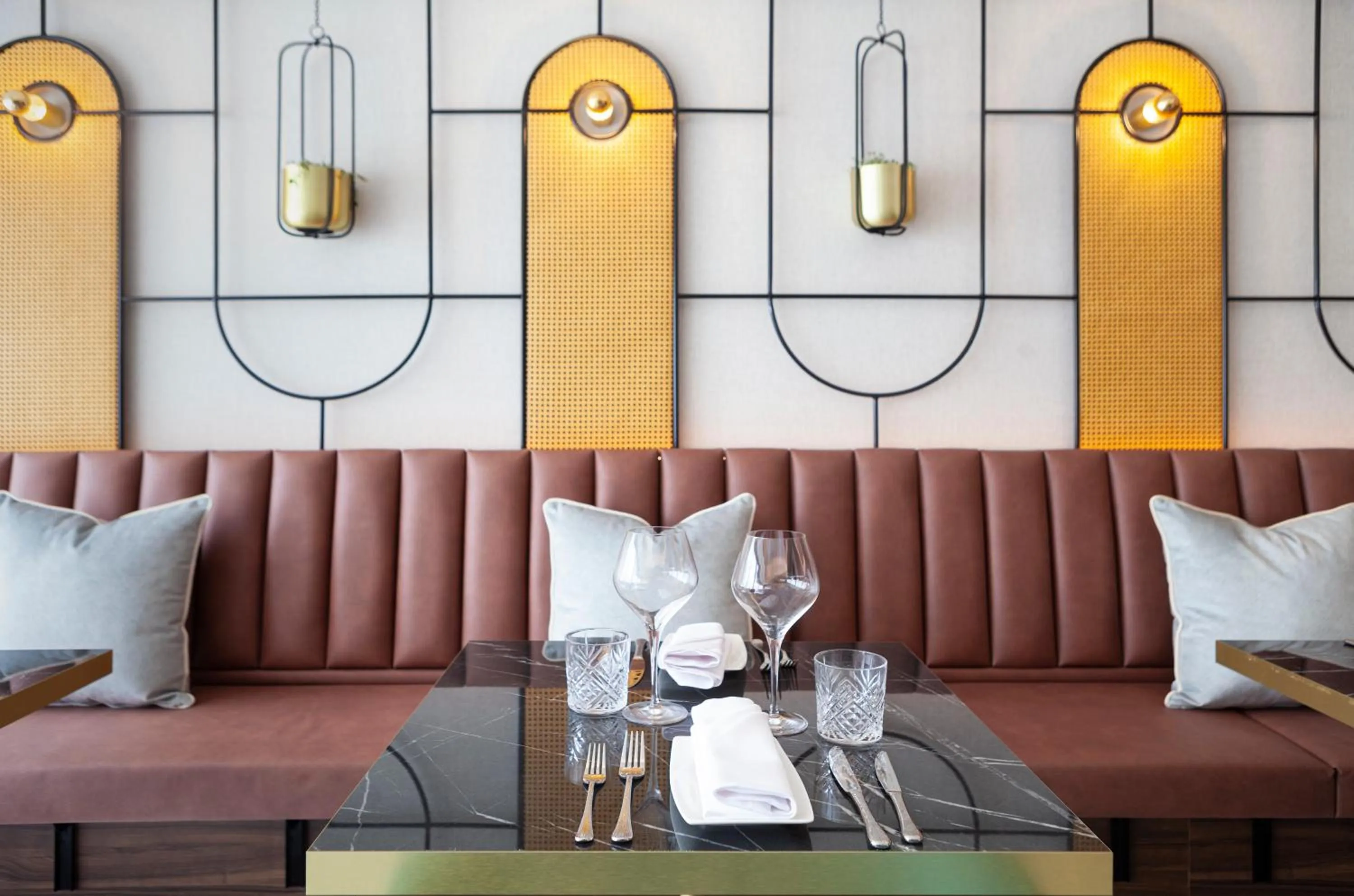 Restaurant/places to eat in Nivia Born Boutique Hotel