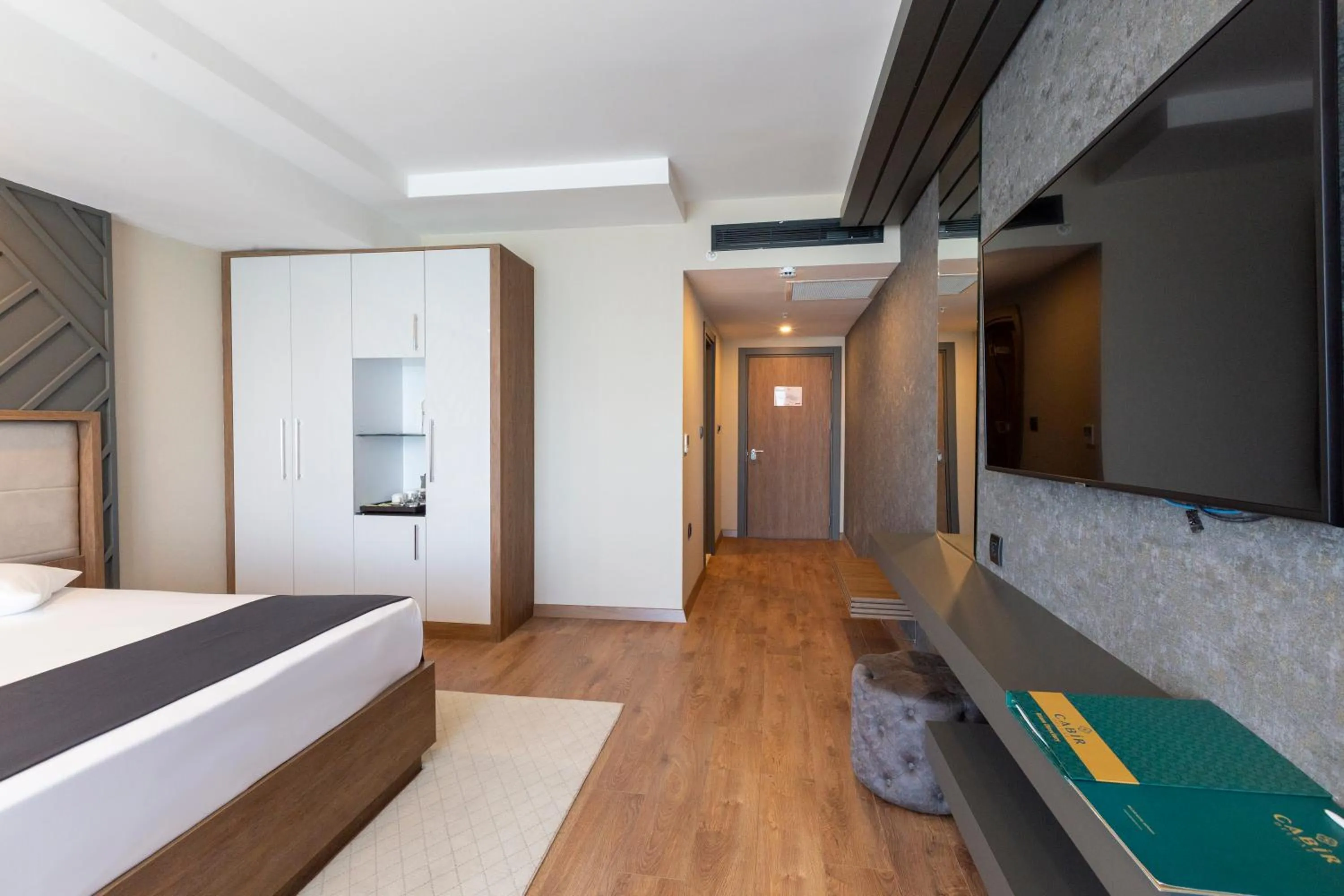 Communal lounge/ TV room, Bed in Cabir Deluxe Hotel Sapanca