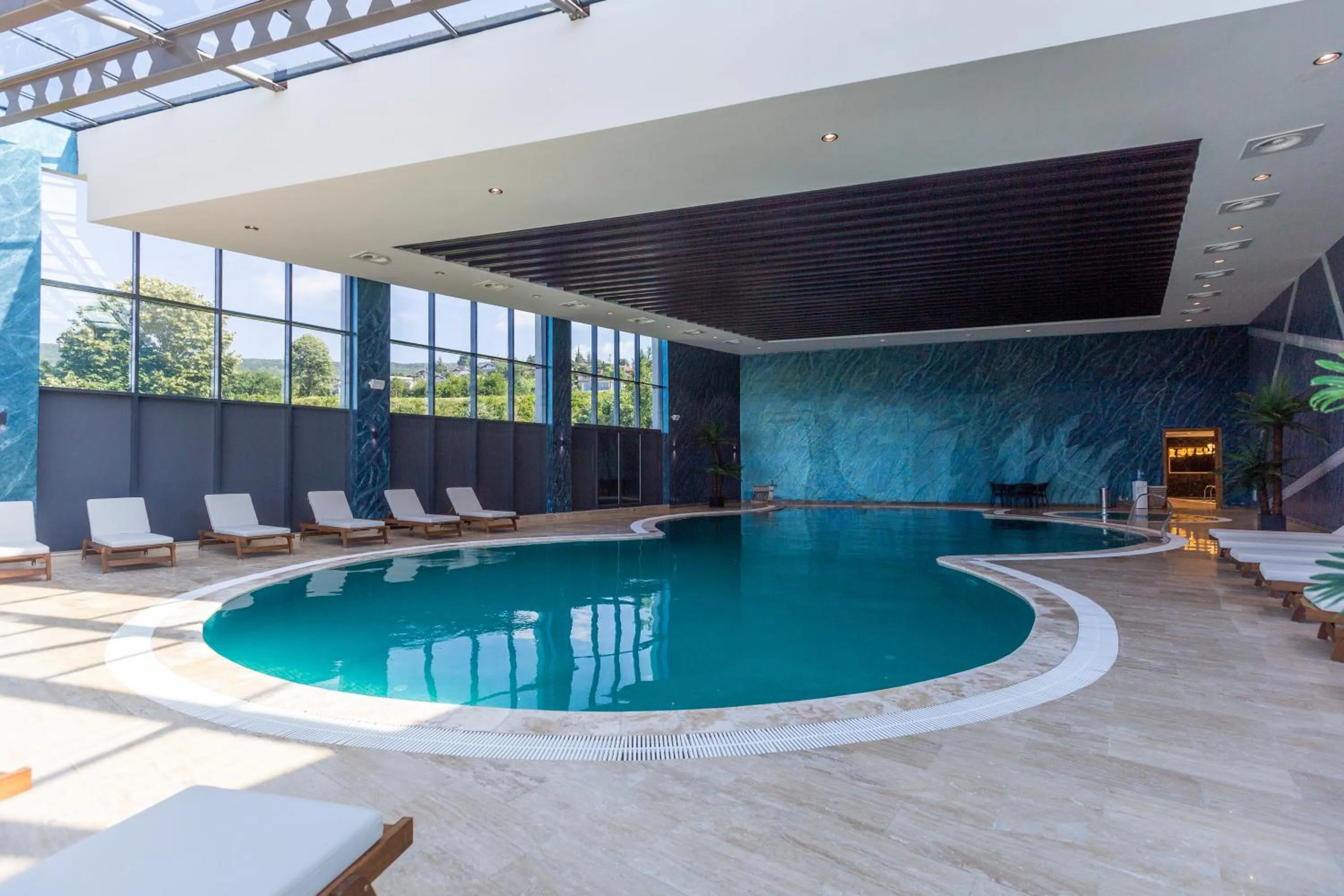 Swimming pool in Cabir Deluxe Hotel Sapanca