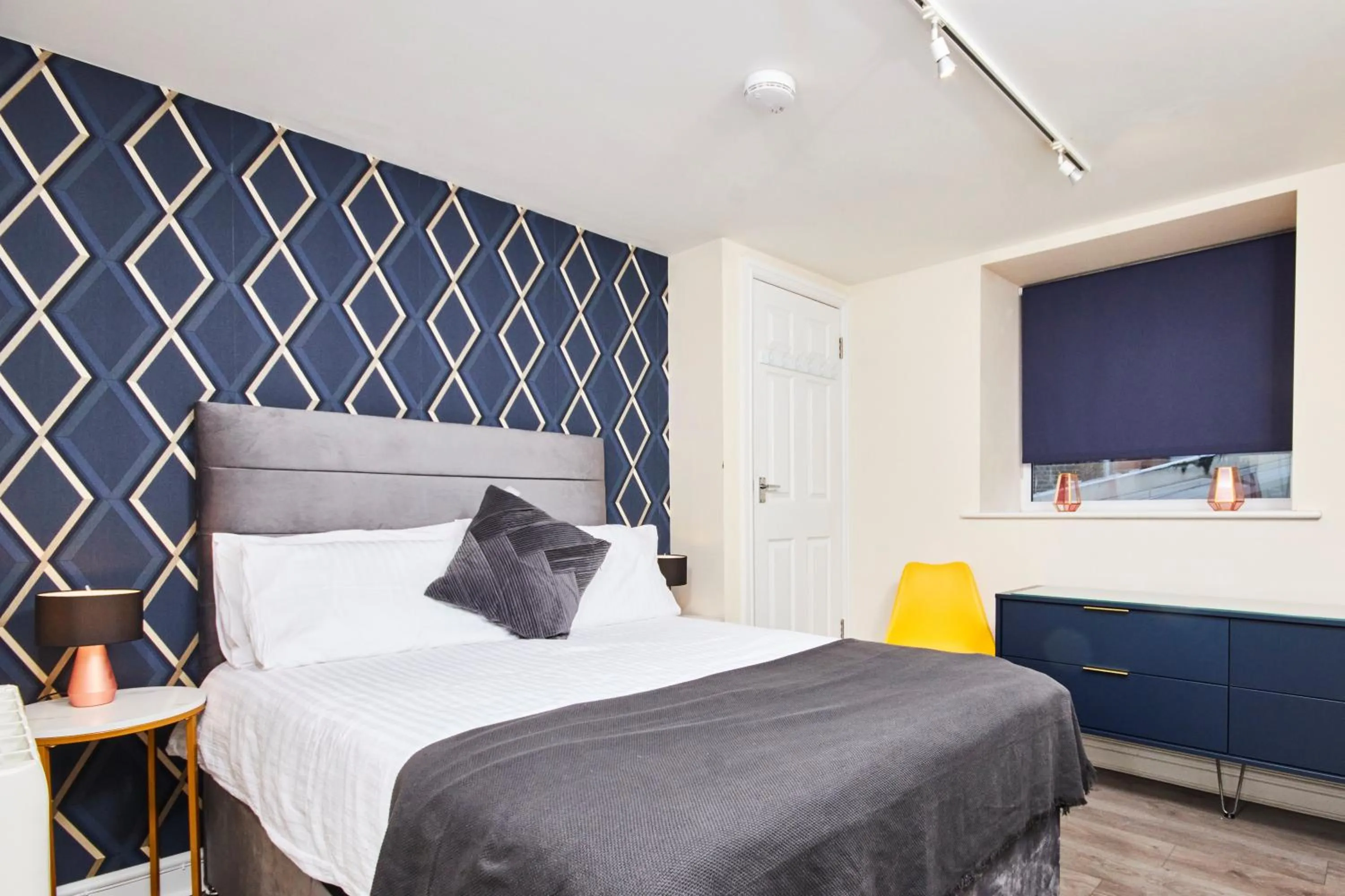 Bedroom, Bed in Whitby Bridge Luxury Apartments