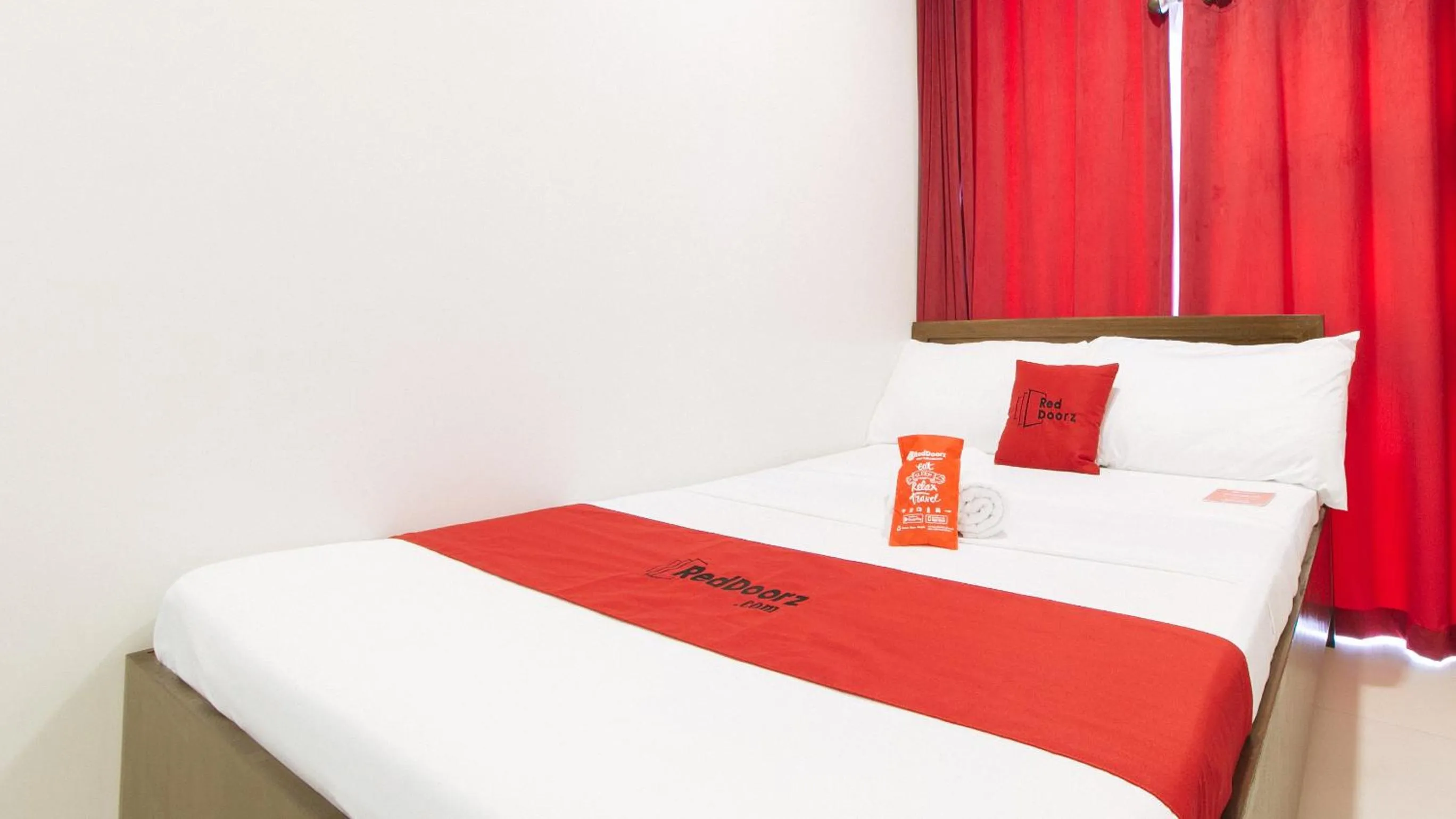 Bed in RedDoorz near Fernwoods Garden Quezon City