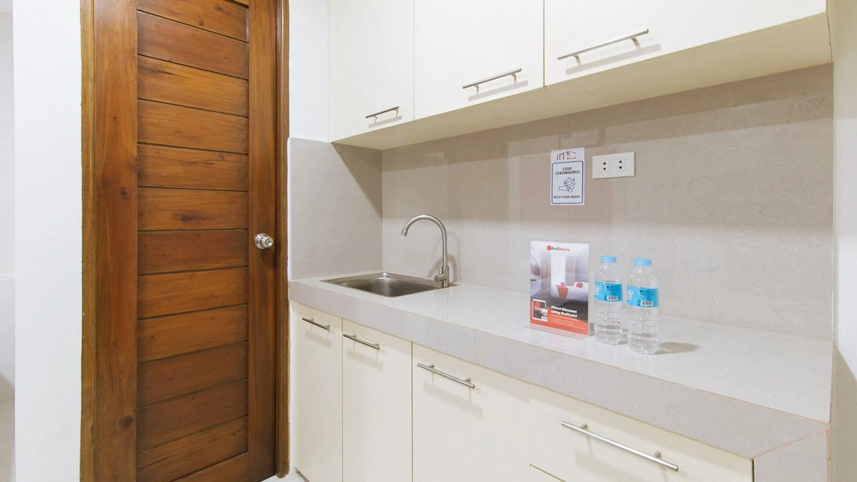 Kitchen or kitchenette in RedDoorz near Fernwoods Garden Quezon City