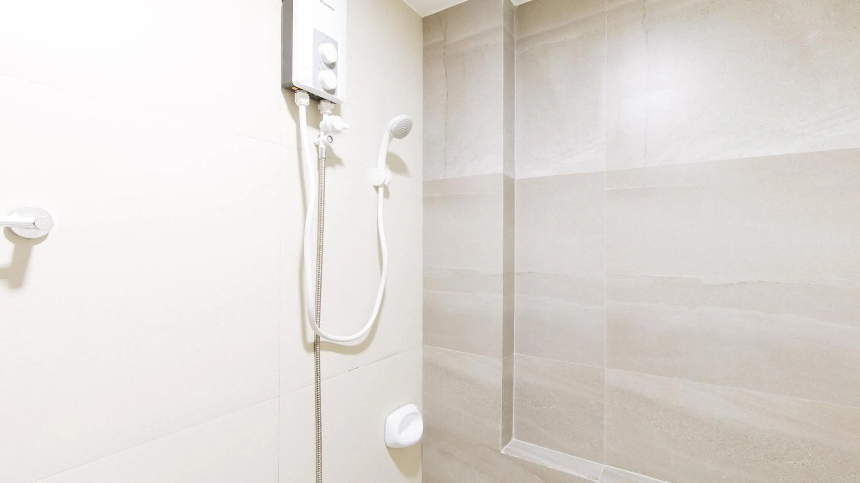 Shower in RedDoorz near Fernwoods Garden Quezon City