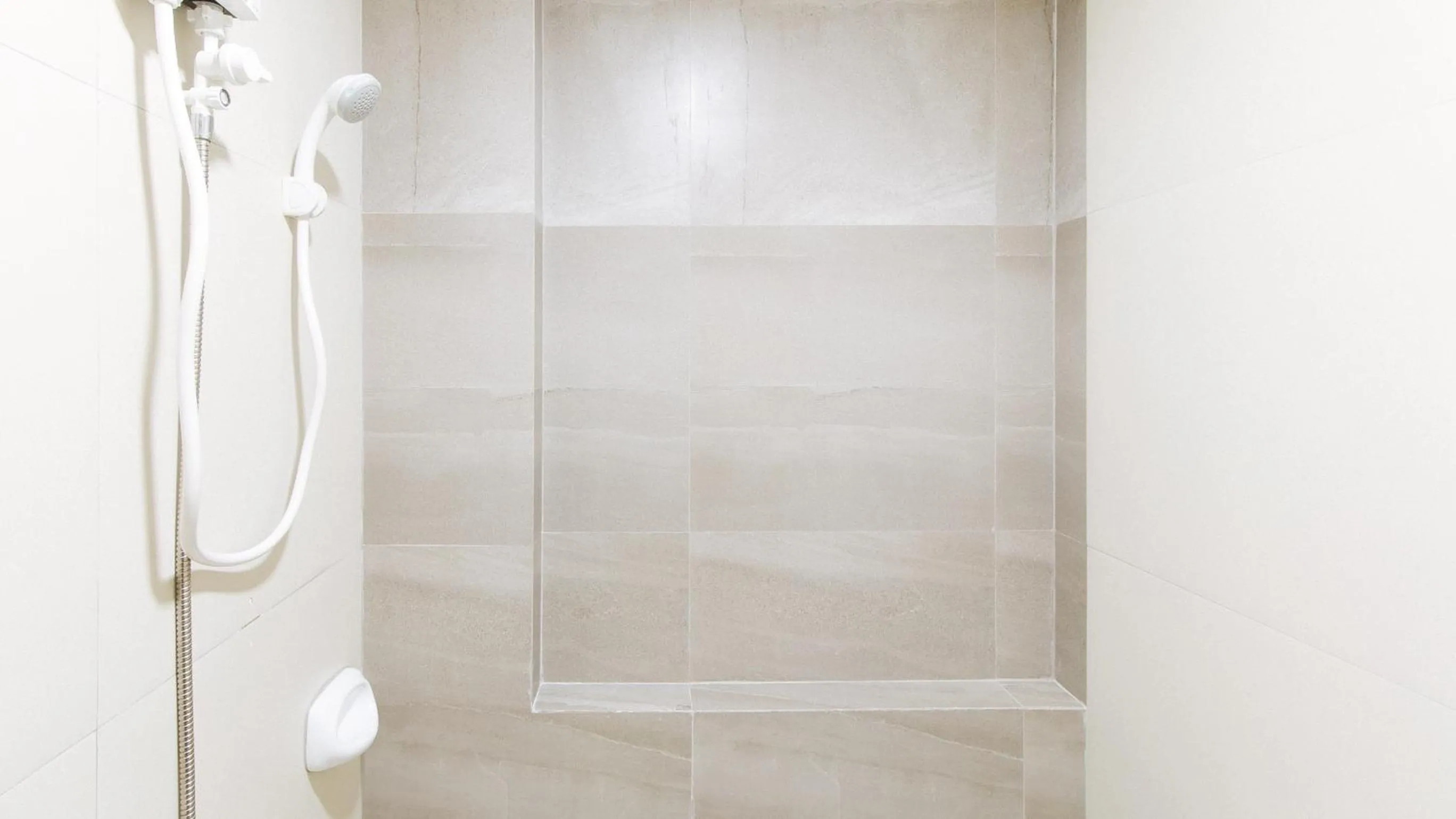 Shower in RedDoorz near Fernwoods Garden Quezon City