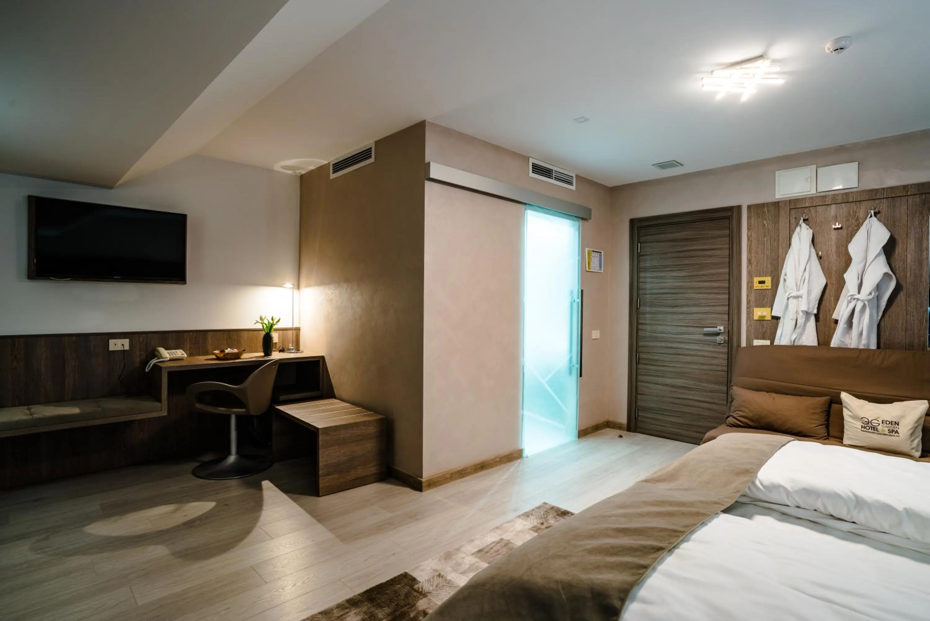 Bed in Hotel Eden Garden Spa