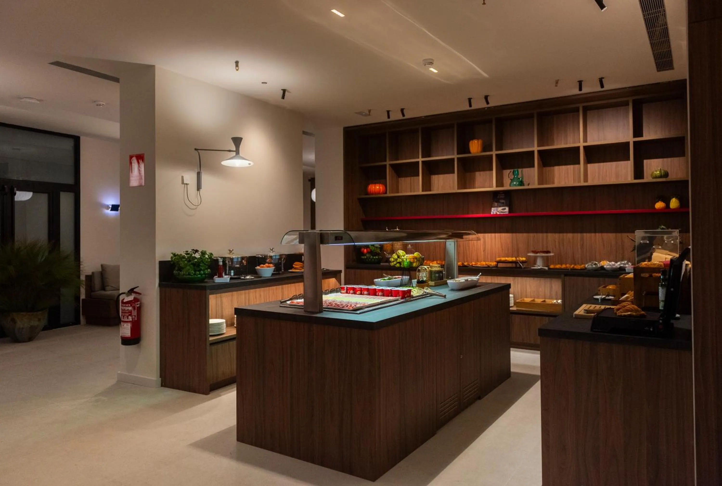 Breakfast in Hotel California