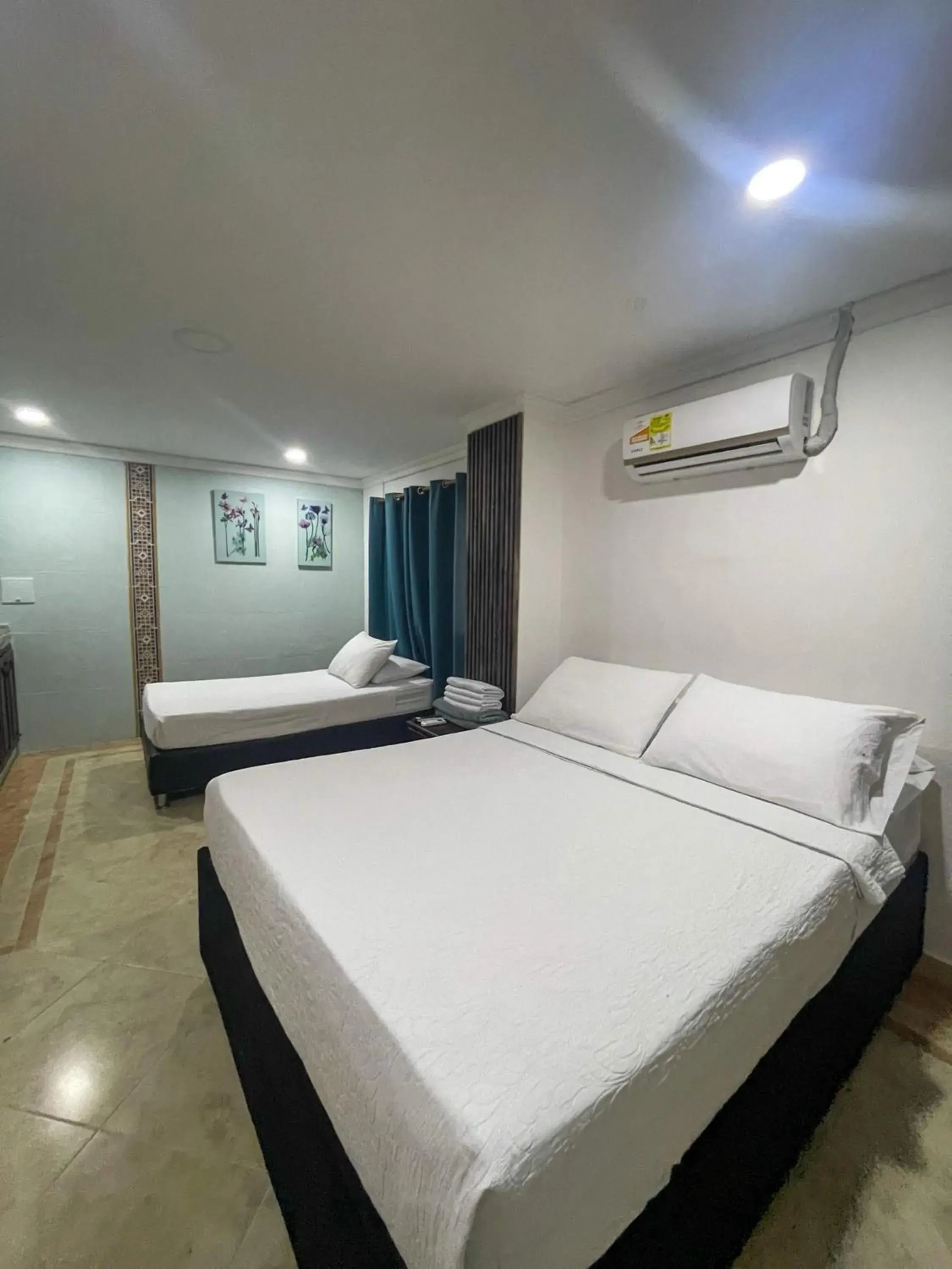 Budget Triple Room in Hotel Marie Real Cartagena Budget Triple Room in Hotel Marie Real Cartagena