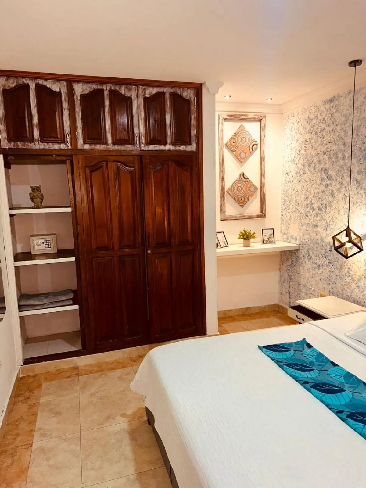 wardrobe, Bed in Hotel Marie Real Cartagena