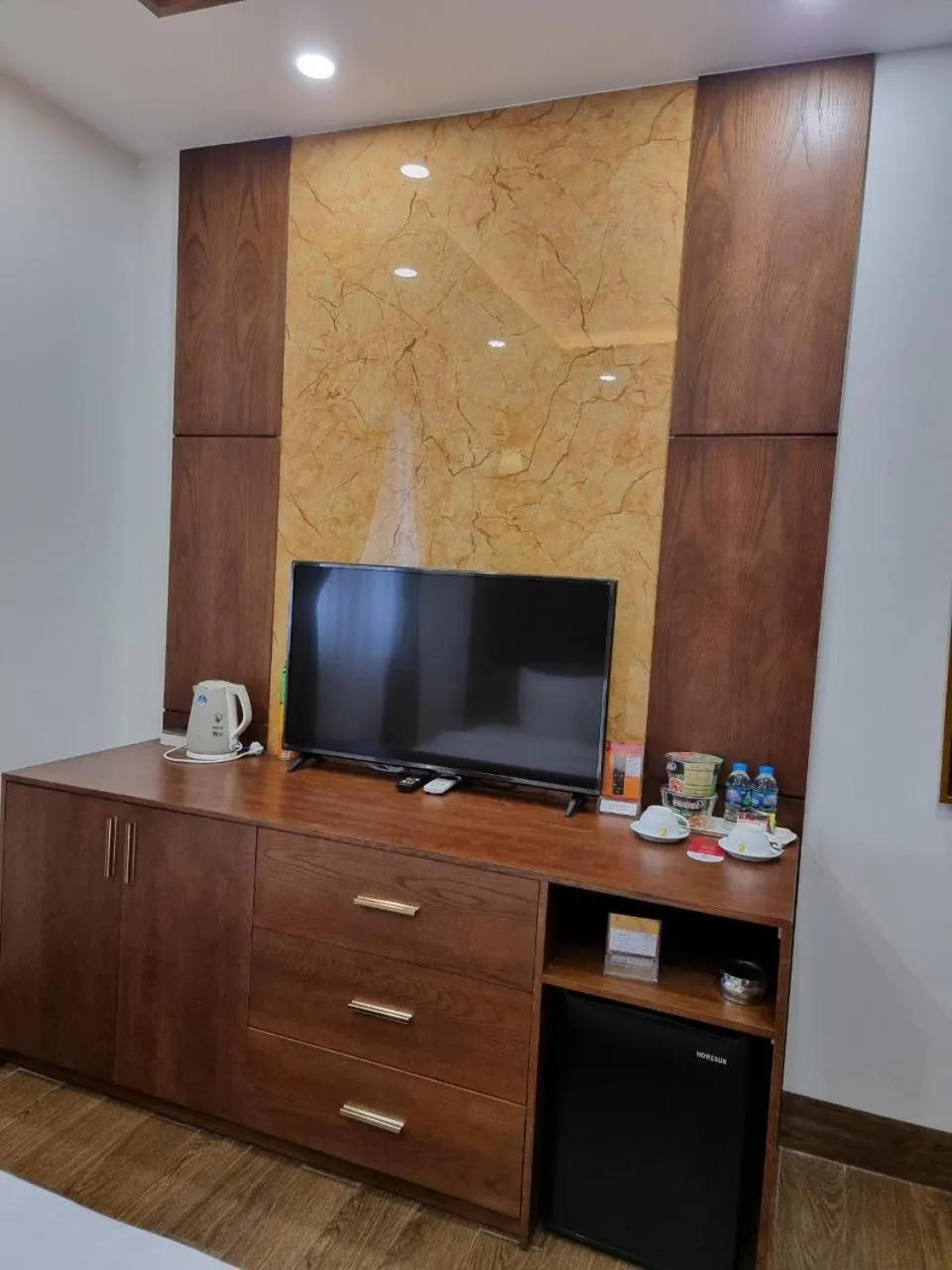 TV and multimedia in Hotel Trí Lê