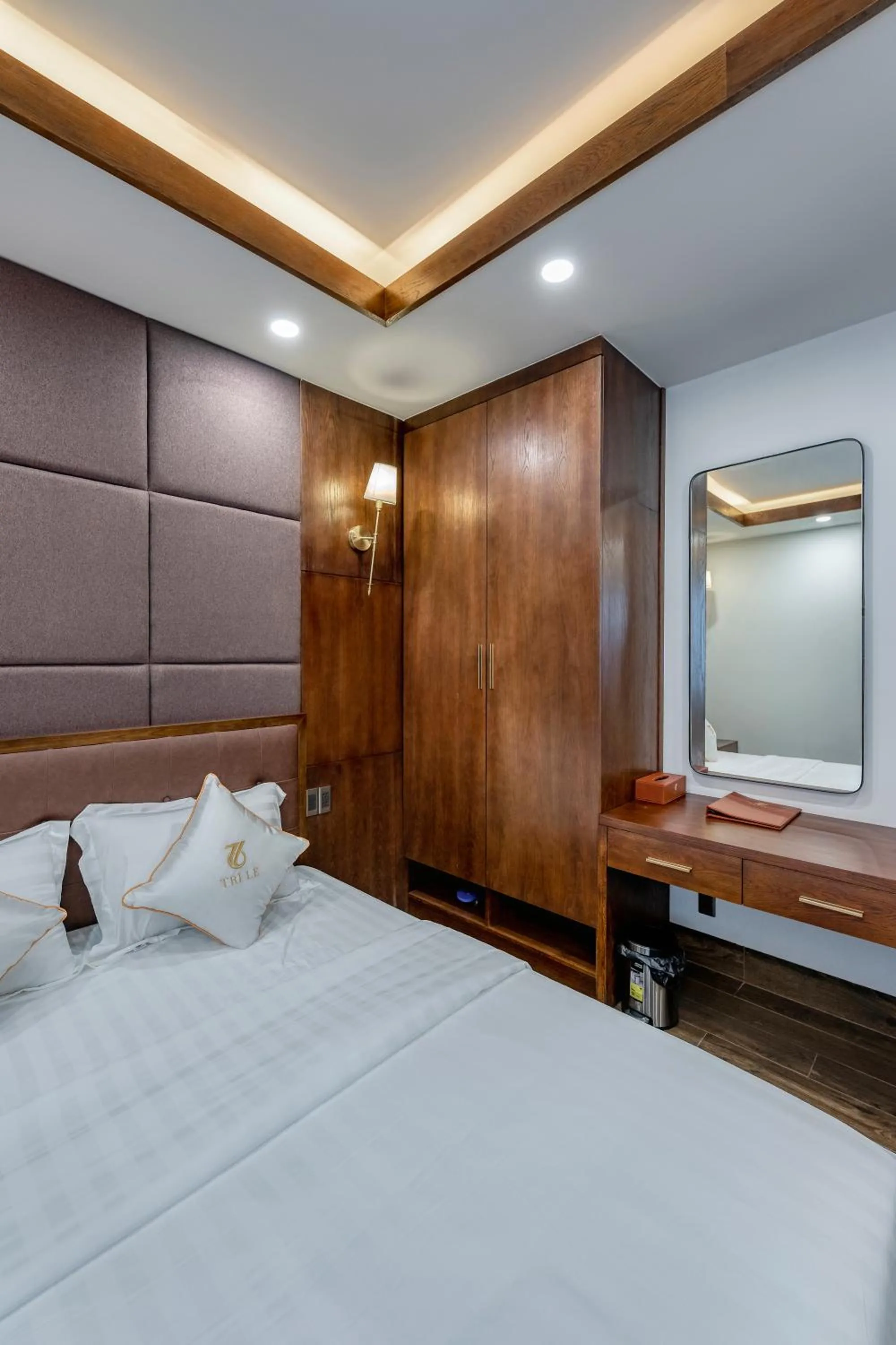 TV and multimedia, Bed in Hotel Trí Lê