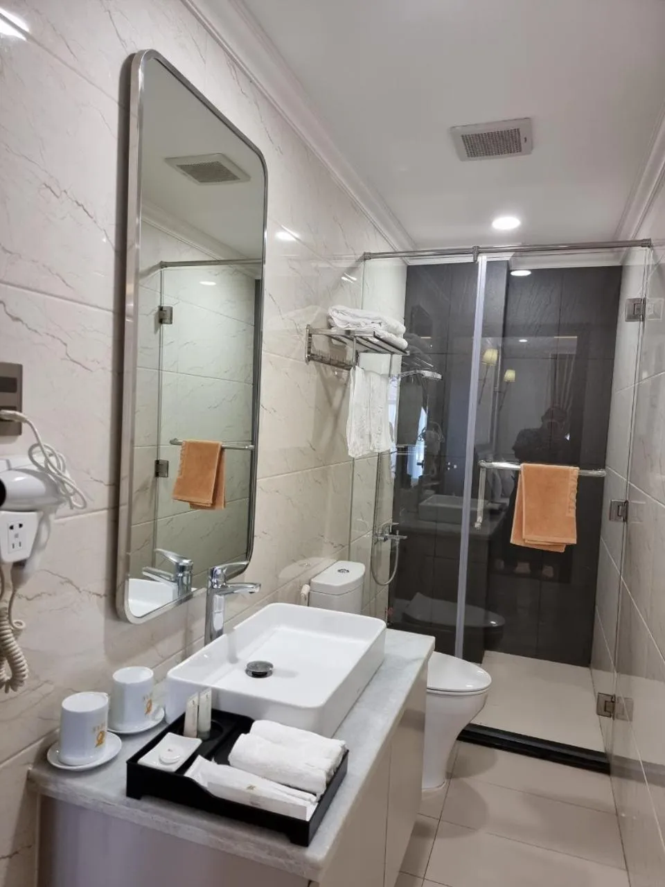 Bathroom in Hotel Trí Lê