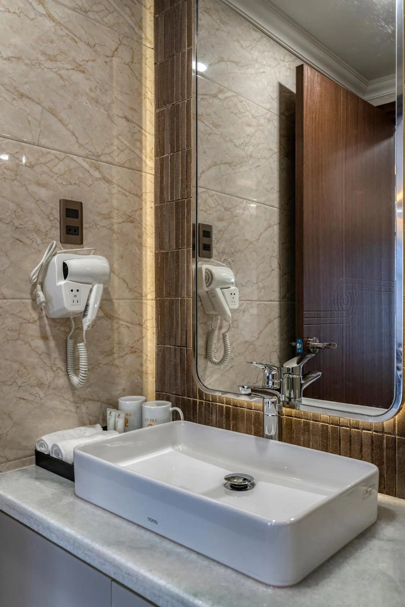 Shower in Hotel Trí Lê