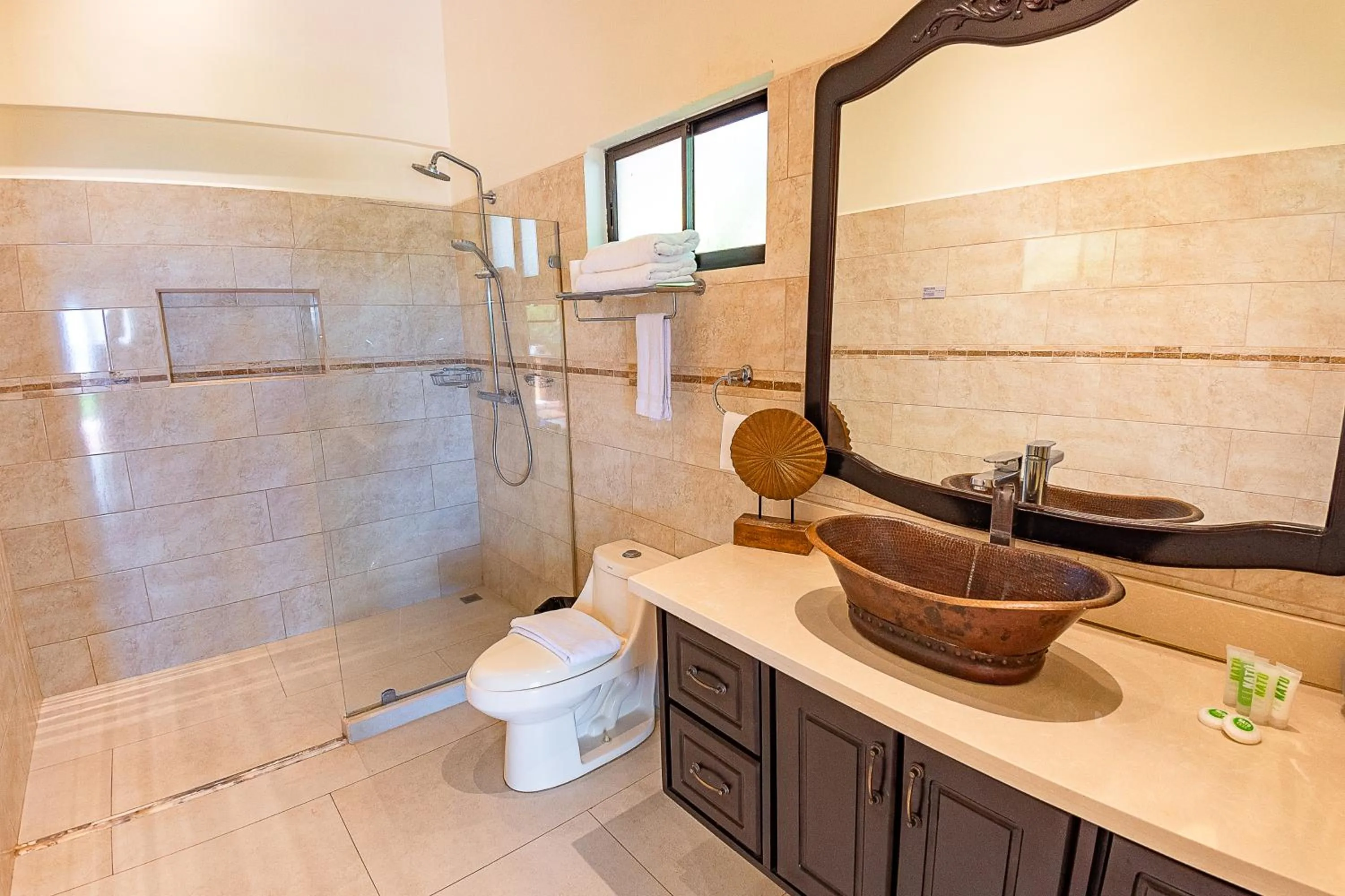 Bathroom in Sunset del Mar Beach Resort