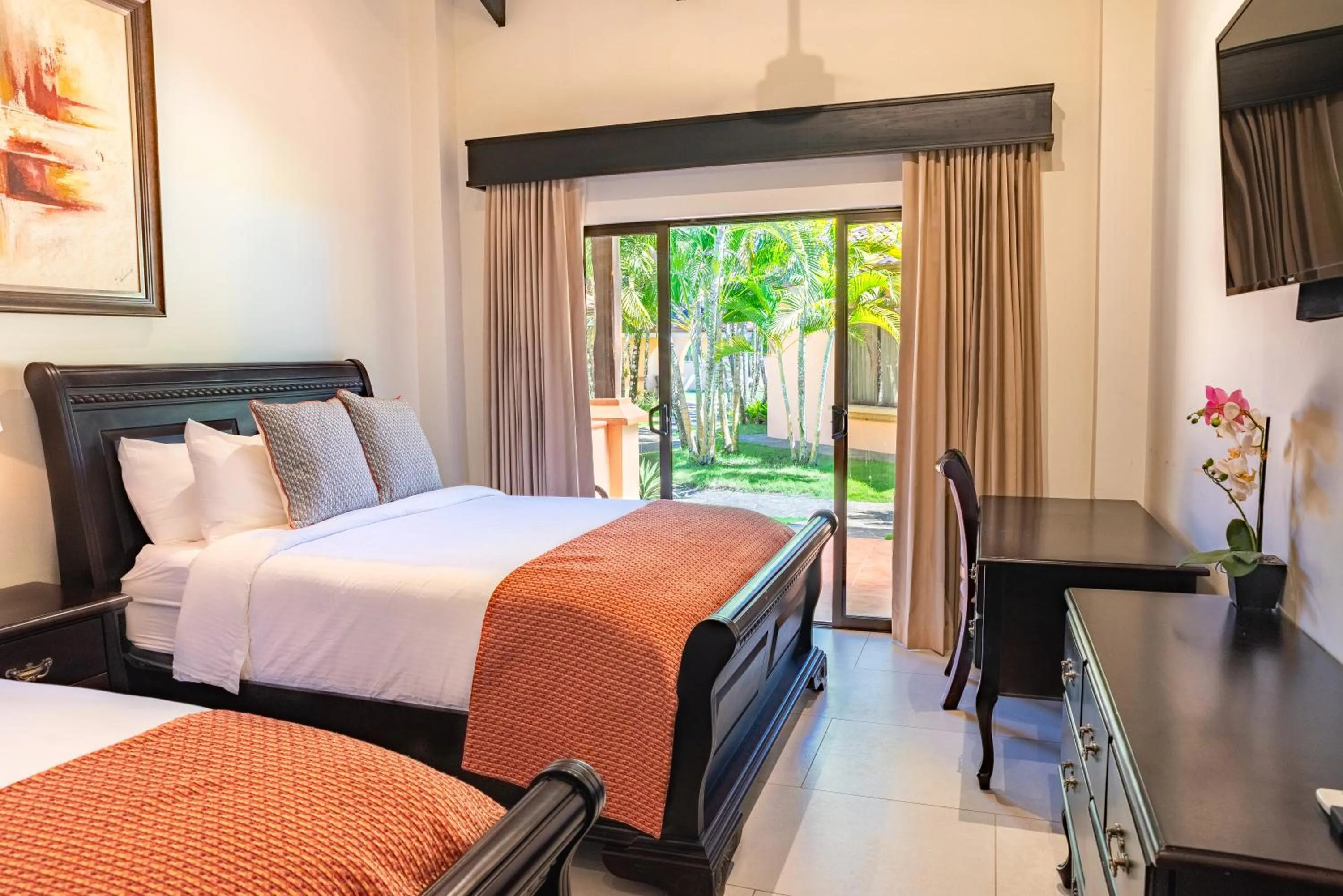 Photo of the whole room, Bed in Sunset del Mar Beach Resort