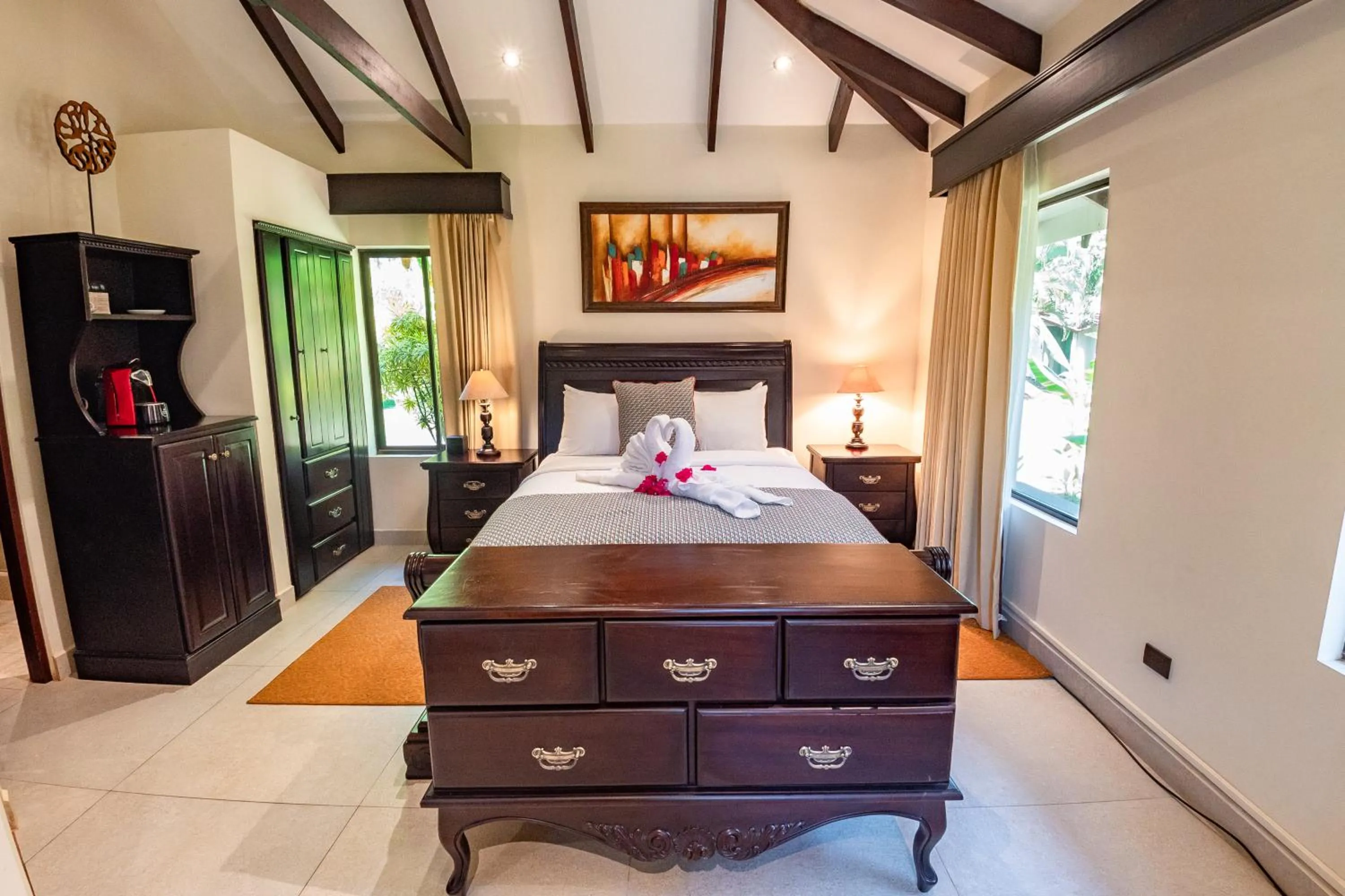 Photo of the whole room, Bed in Sunset del Mar Beach Resort