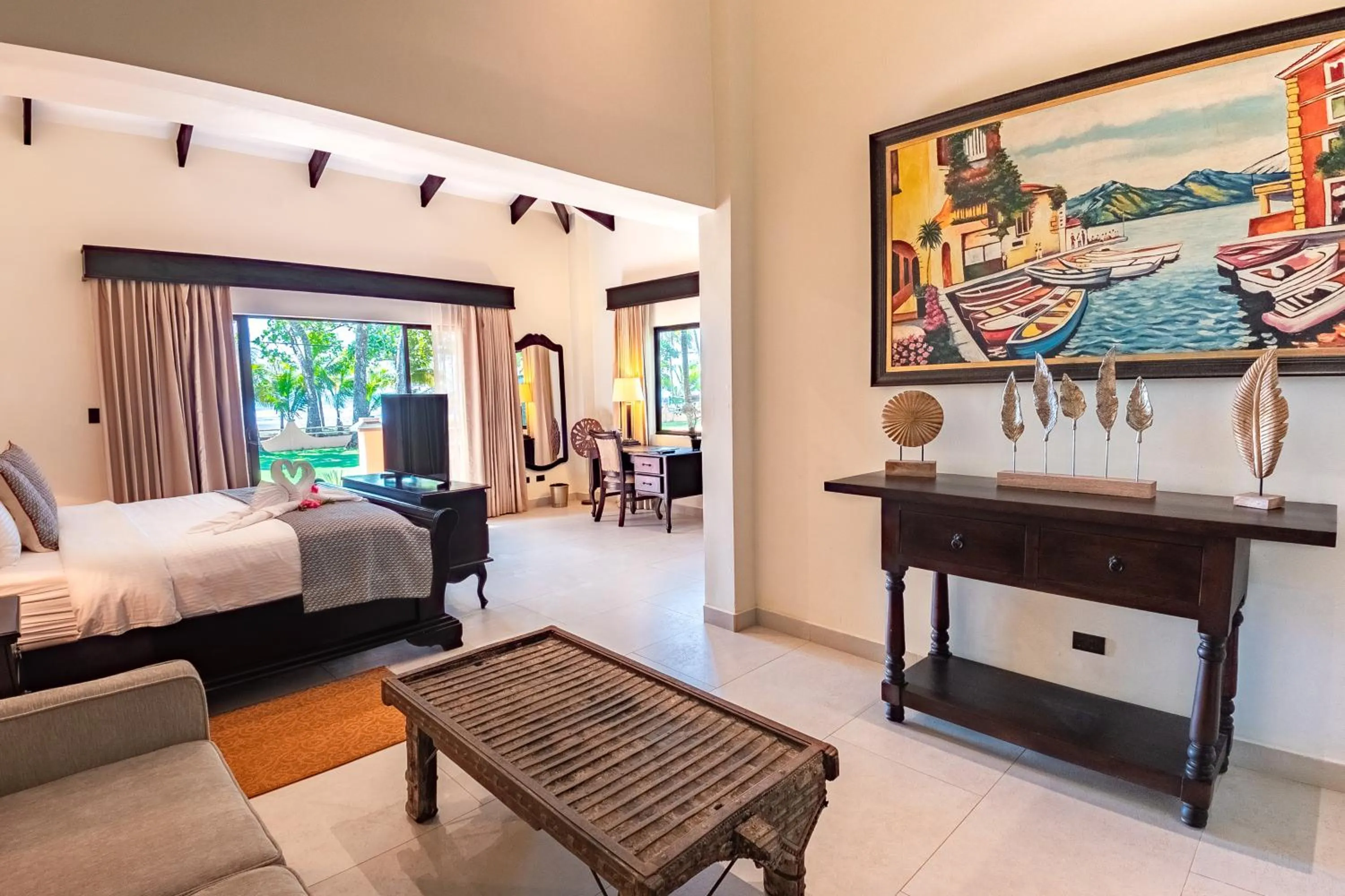 Photo of the whole room, Bed in Sunset del Mar Beach Resort