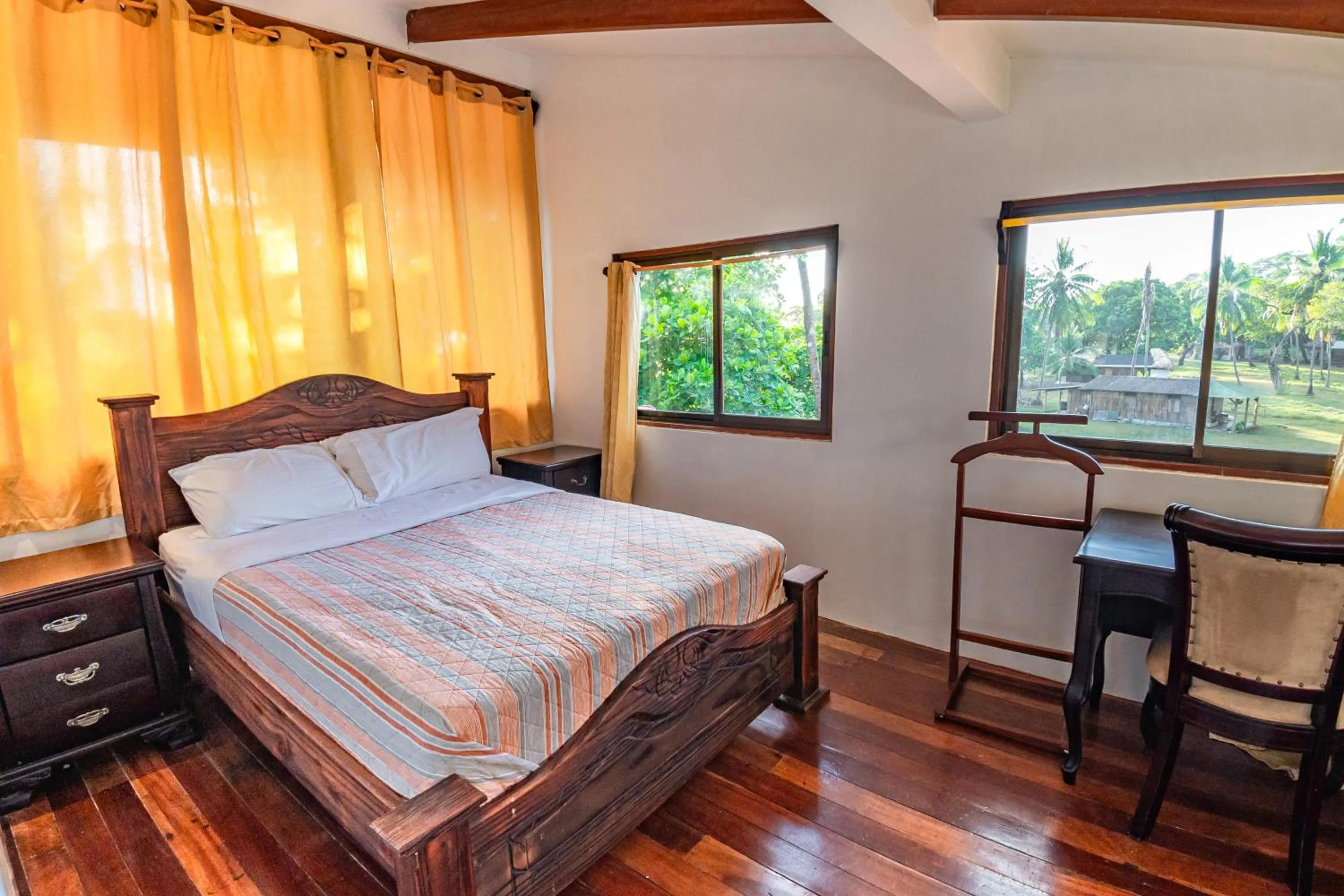 Photo of the whole room, Bed in Sunset del Mar Beach Resort