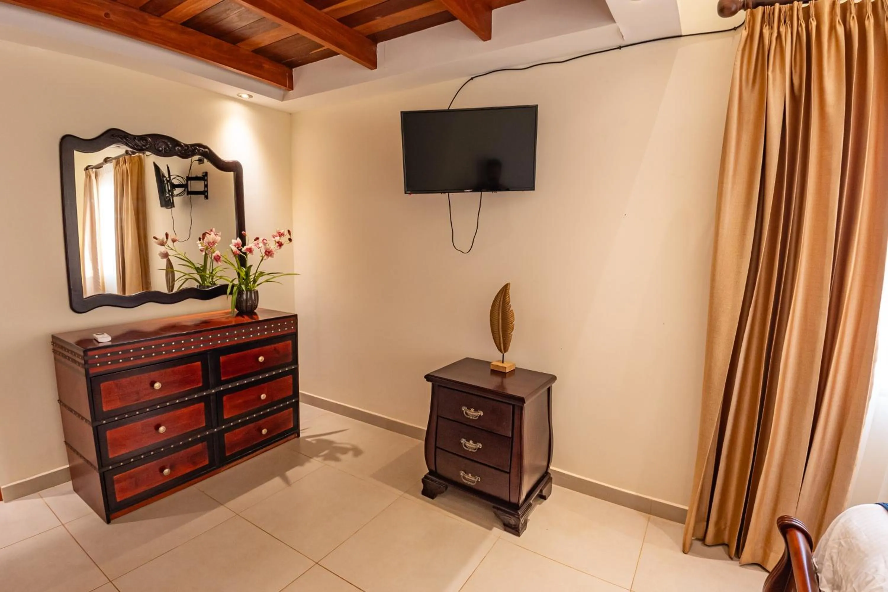 TV and multimedia in Sunset del Mar Beach Resort