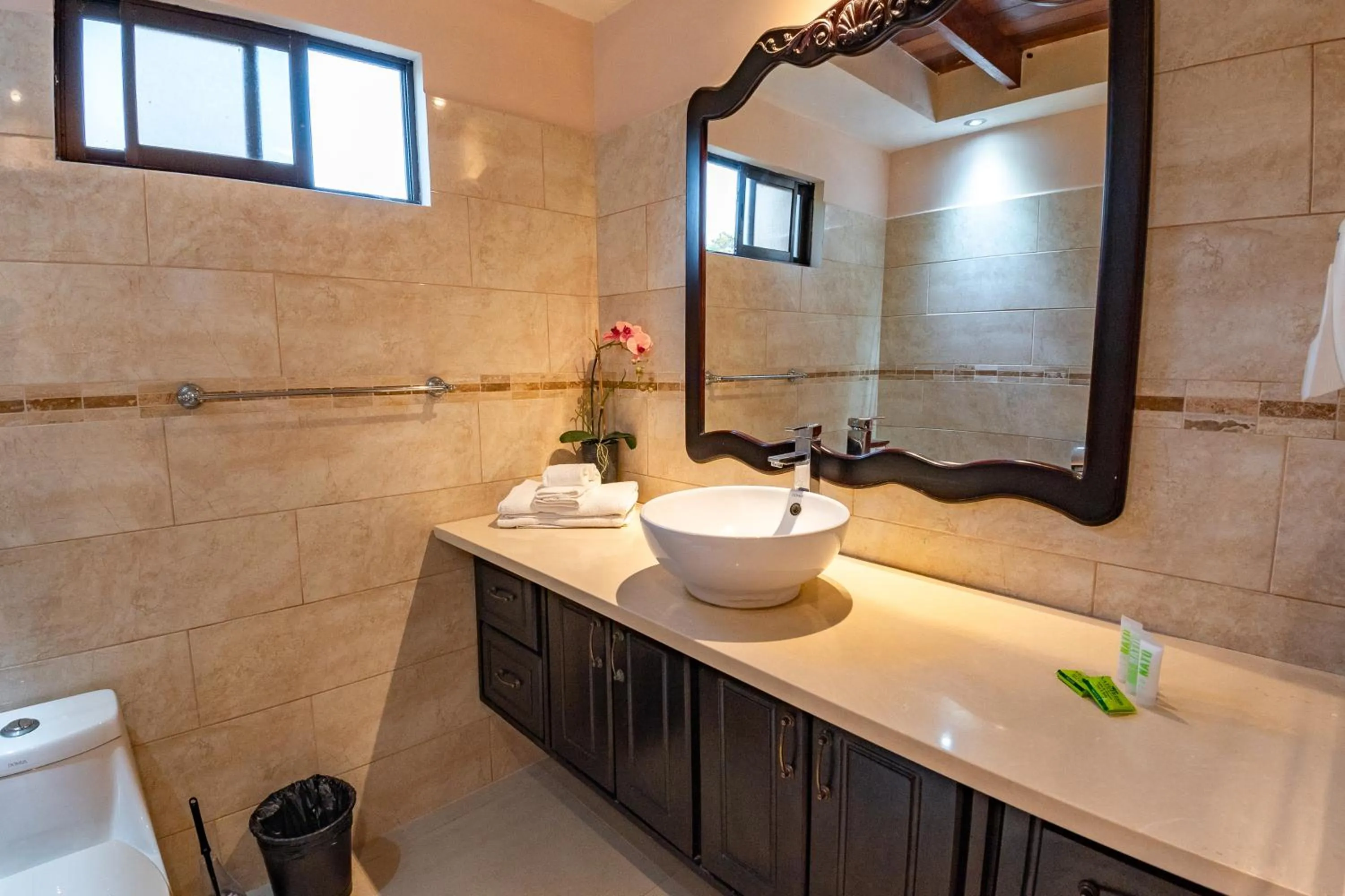 Bathroom in Sunset del Mar Beach Resort