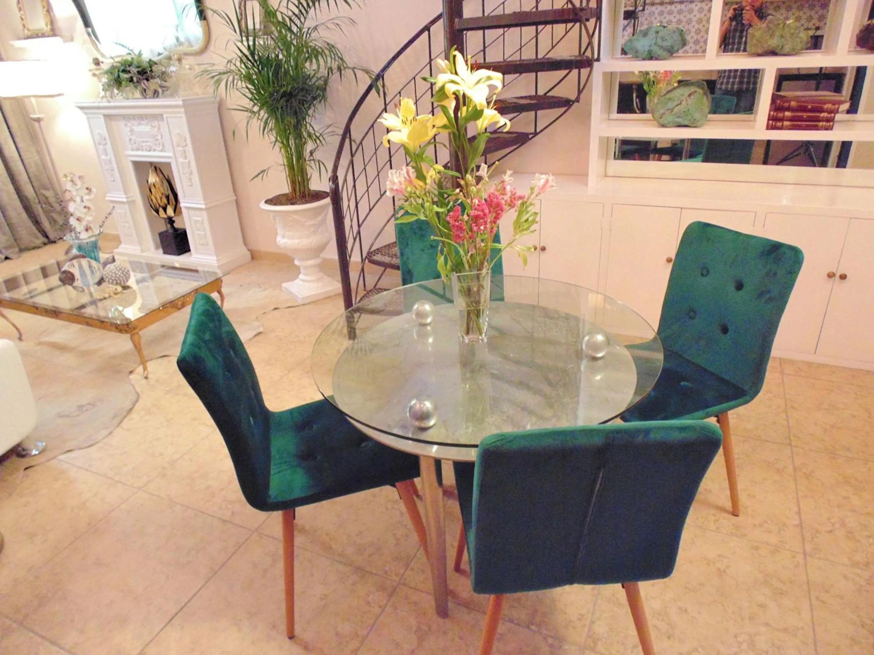 Dining area in Suites Viveros de Coyoacán, estilo y comfort