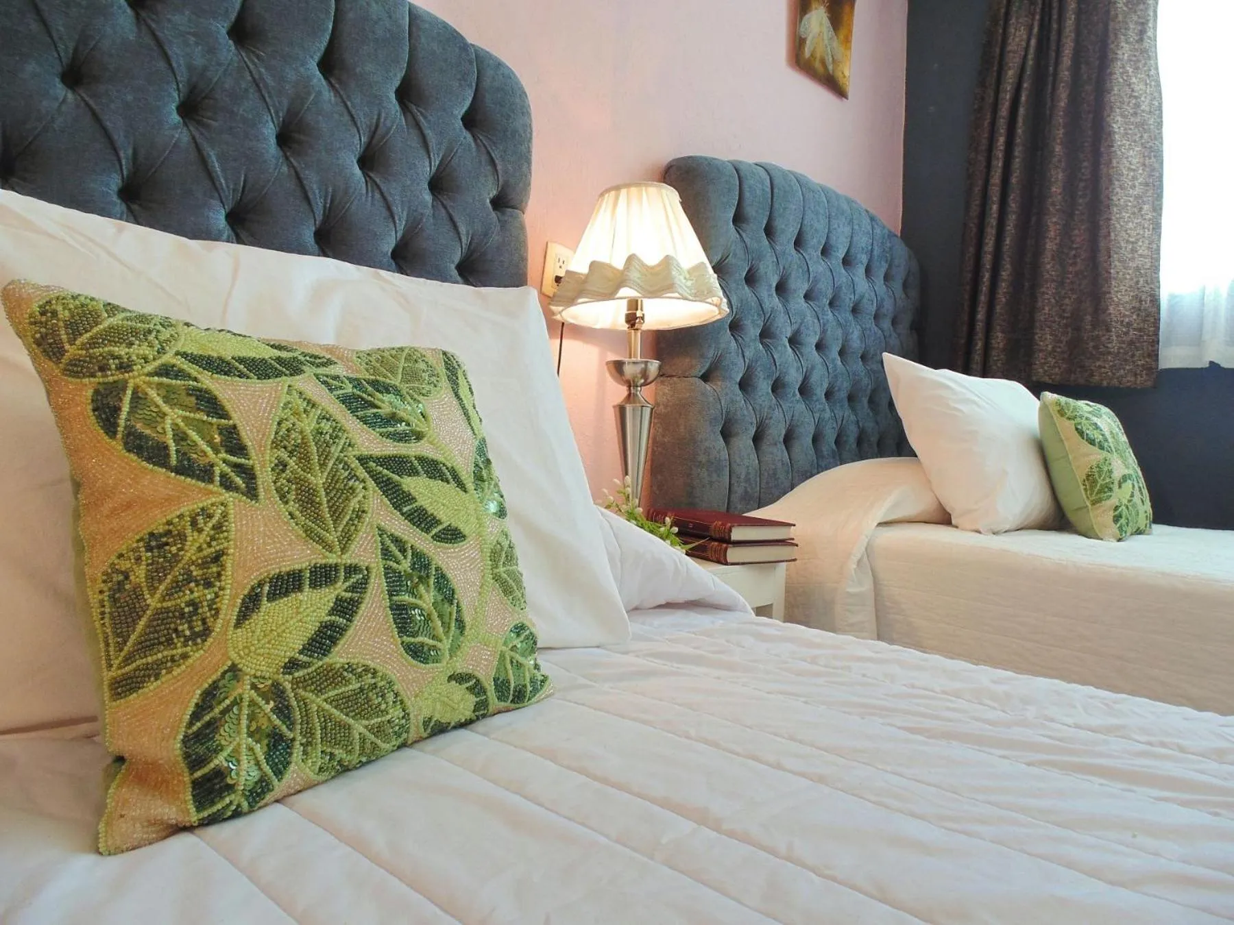 Bed in Suites Viveros de Coyoacán, estilo y comfort