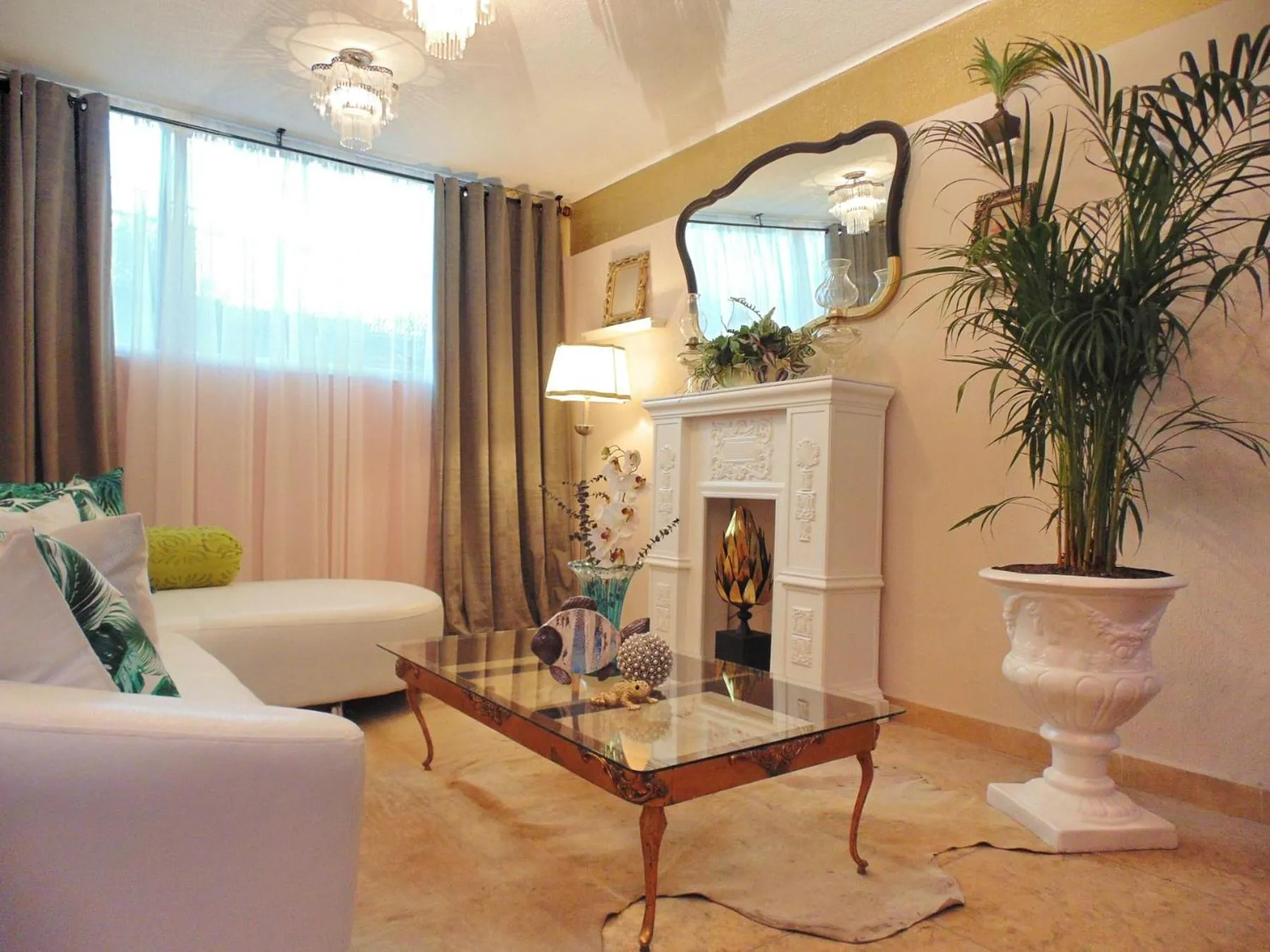 Seating area in Suites Viveros de Coyoacán, estilo y comfort