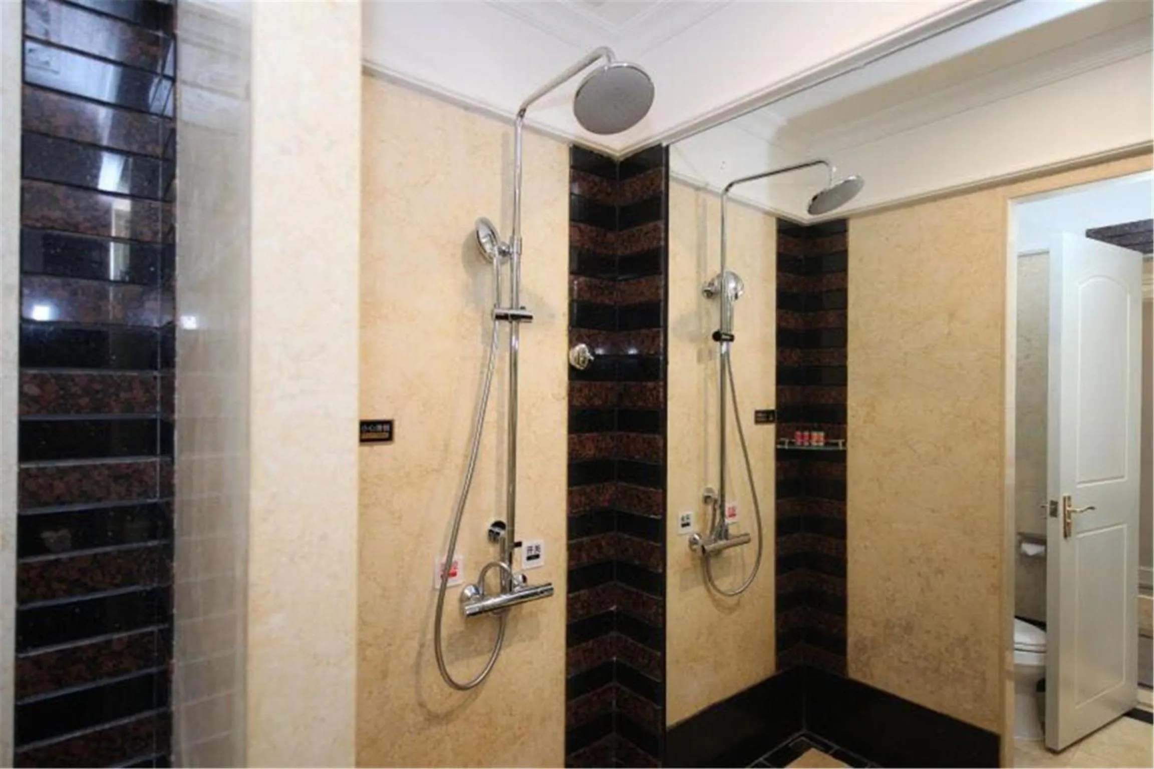 Shower in Nan Yang Royal Hotel