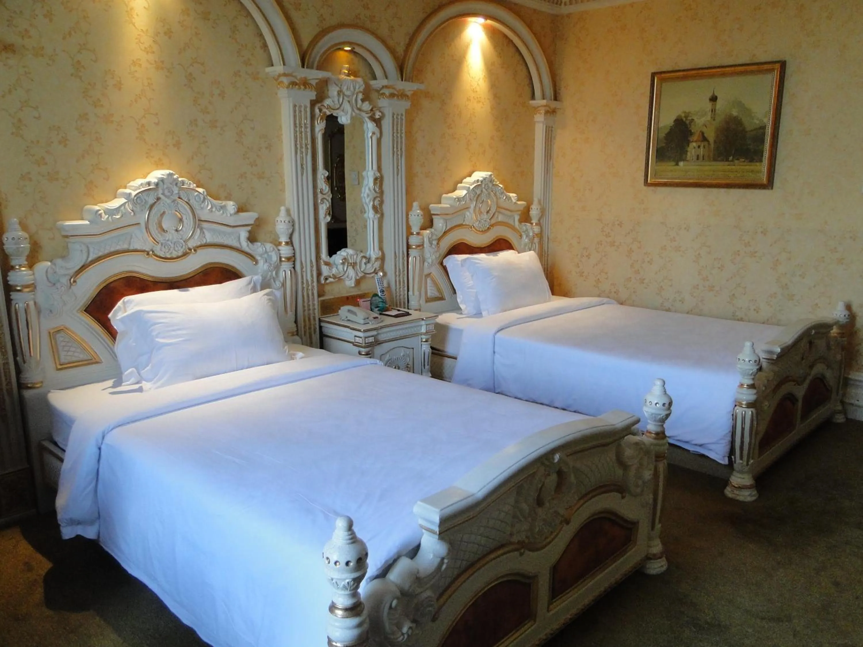 Bed in Nan Yang Royal Hotel