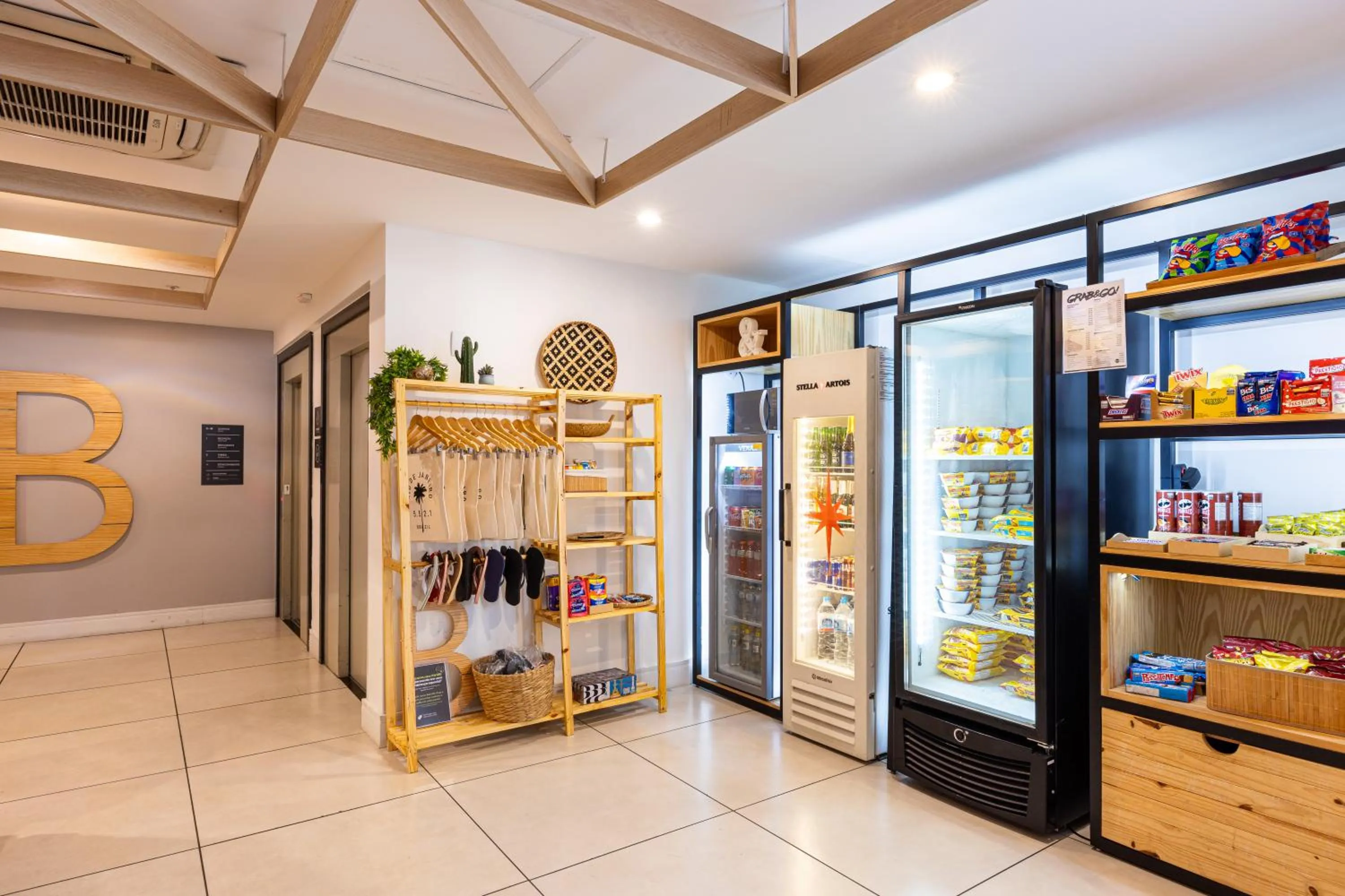 Lobby or reception in B&B HOTEL Rio de Janeiro Norte