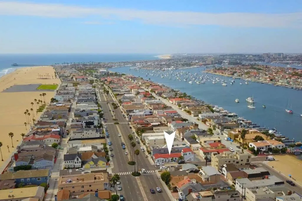 1000#3 Renovated Home by Beach & Sand - AC & More!