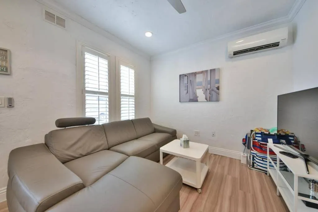 1000#3 Renovated Home by Beach & Sand - AC & More!