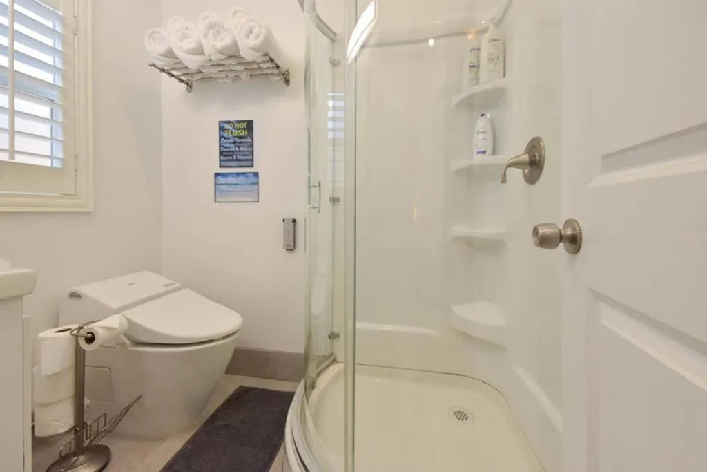 1000#3 Renovated Home by Beach & Sand - AC & More!