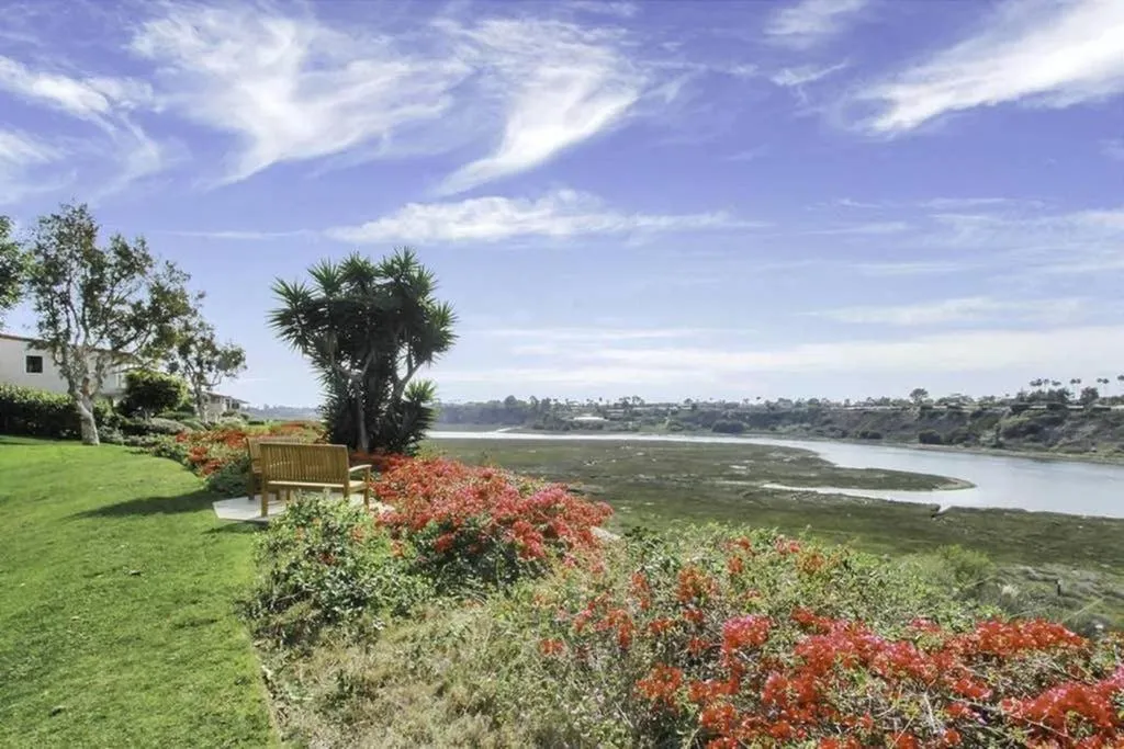 1000#3 Renovated Home by Beach & Sand - AC & More!