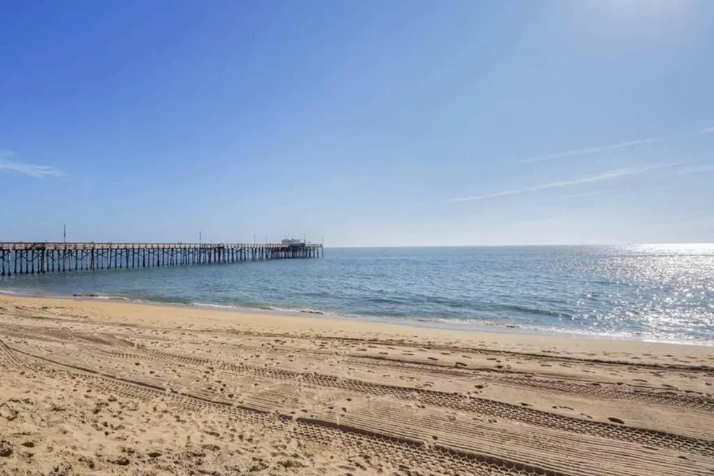 Beach in 1000#5 Premier Modern Home w View, Parking, and AC